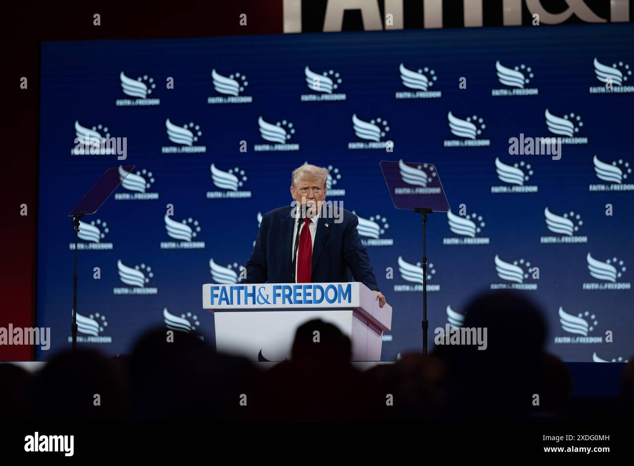 Washington, USA. Juni 2024. Der ehemalige US-Präsident und republikanische Präsidentschaftskandidat Donald Trump hält am 22. Juni 2024 auf der Faith & Freedom Conference in Washington, DC, eine Rede. (Foto: Daniel Heuer/SIPA USA) Credit: SIPA USA/Alamy Live News Stockfoto