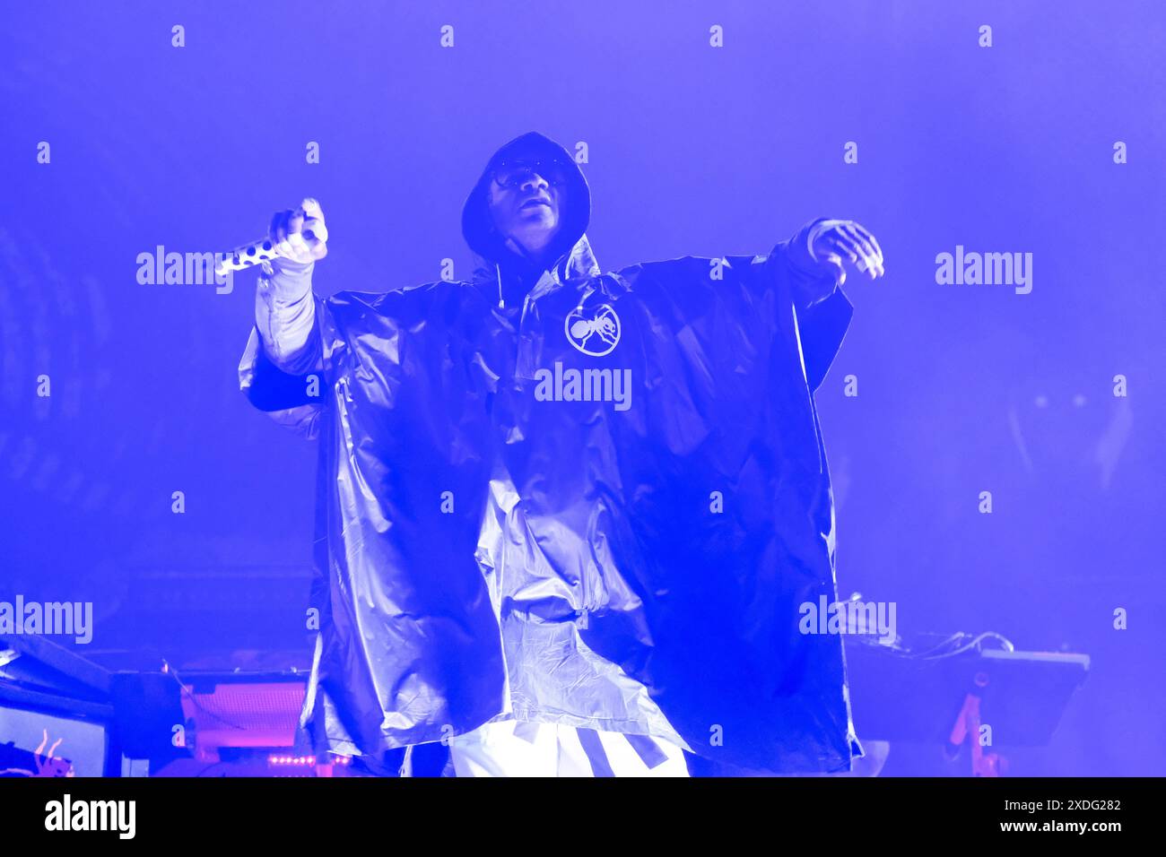 Newport, Isle of Wight, UK 21. Juni 2024 der englische Musiker und Sänger Keith Andrew Palmer ist besser bekannt unter dem Künstlernamen Maxim Reality, der live auf der Bühne mit der elektronischen Band The Prodigy beim Isle of Wight Festival am 21. Juni 2024 auftritt Stockfoto
