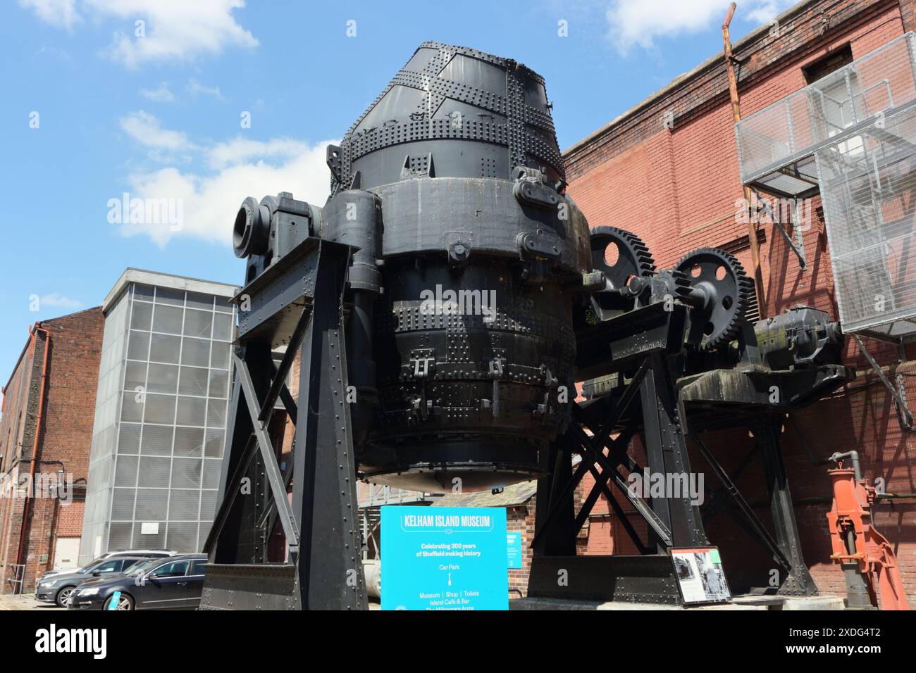 Bessemer konvertiert Stahl machen Ofen bei Kelham Island Industriemuseum in Sheffield England UK Stockfoto