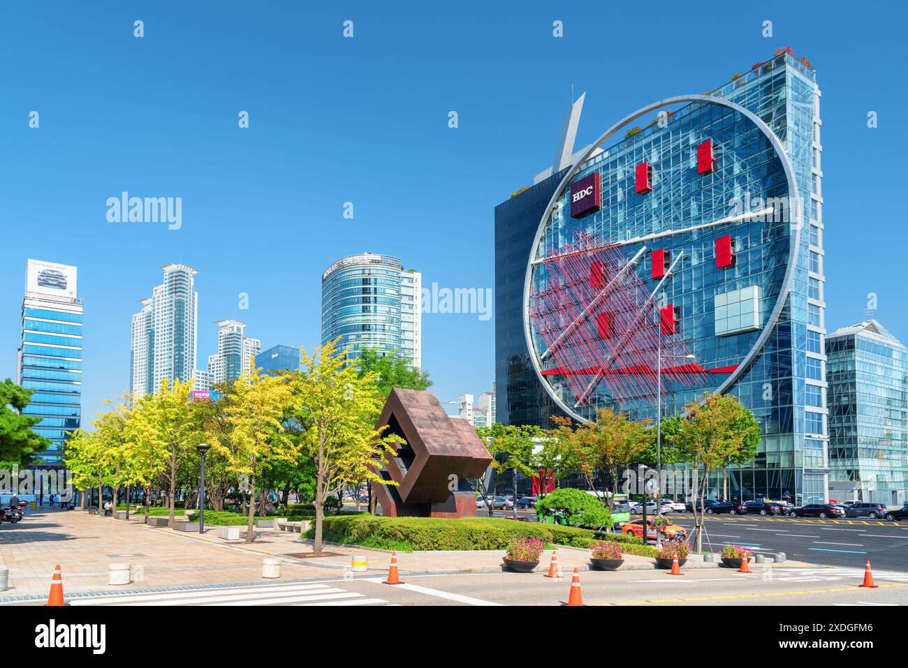 Seoul, Südkorea - 14. Oktober 2017: Fantastische Fassade des Tangent-Gebäudes in der Yeongdong-daero Street. Stockfoto