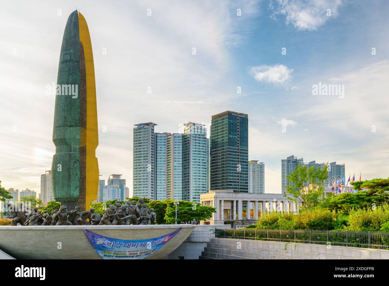 Seoul, Südkorea - 14. Oktober 2017: Luftaufnahme der militärischen Ausrüstung im Außenbereich des Kriegsdenkmals von Korea. Stockfoto