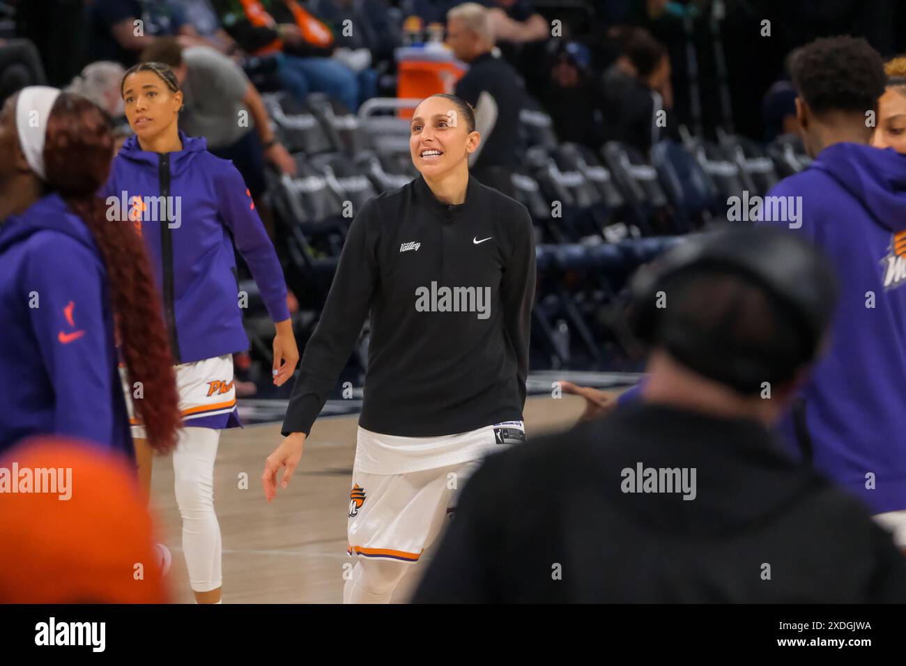 Minneapolis, Minnesota, USA. Juni 2024. Phoenix Mercury Guard DIANA TAURASI #3 blickt während der Halbzeit bei einem WNBA-Spiel zwischen den Minnesota Lynx und den Phoenix Mercury im Target Center an. Die Lynx gewann 73:60. (Kreditbild: © Steven Garcia/ZUMA Press Wire) NUR REDAKTIONELLE VERWENDUNG! Nicht für kommerzielle ZWECKE! Stockfoto