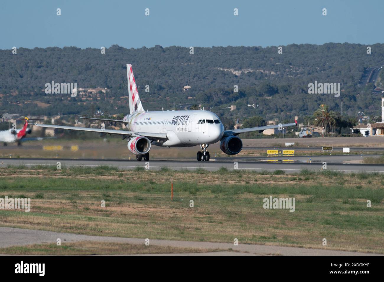 20240621 Palma de Mallorca PALMA, SPANIEN - 21. JUNI 2024 : EC-NPB VOLOTEA AIRLINES AIRBUS A320-214 AT - Palma de Mallorca am 21. Juni 2024 in Palma, . Palma Baleares Spanien *** 20240621 Palma de Mallorca PALMA, SPANIEN 21. JUNI 2024 EC NPB VOLOTEA AIRLINES AIRBUS A320 214 in Palma de Mallorca am 21. Juni 2024 in Palma, Palma Baleares Spanien Stockfoto