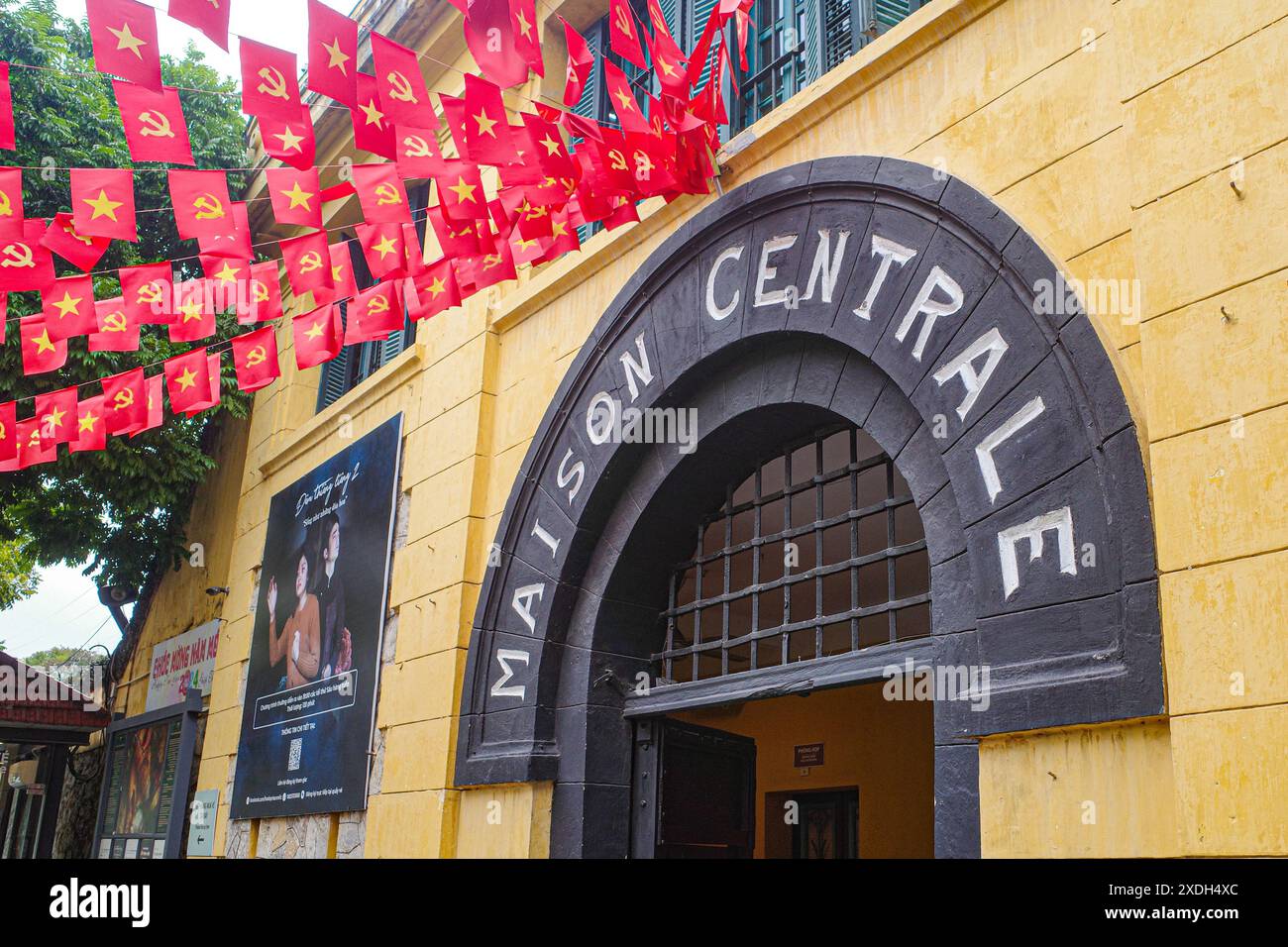 Hanoi, Vietnam - 29. Januar 2024: Eintritt in das Hoa Lo Gefängnis, oder Maison Centrale, Hanoi, Vietnam Stockfoto