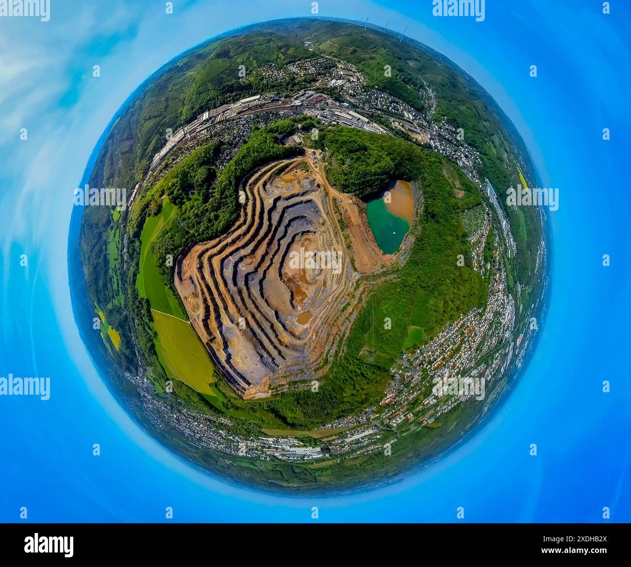 Luftaufnahme, Steinbruch Steltenberg, Kalkwerk Hohenlimburg, Stadtteil Oege, Erdkugel, Fisheye-Bild, 360-Grad-Bild, winzige Welt, kleiner Planet, hohe Stockfoto