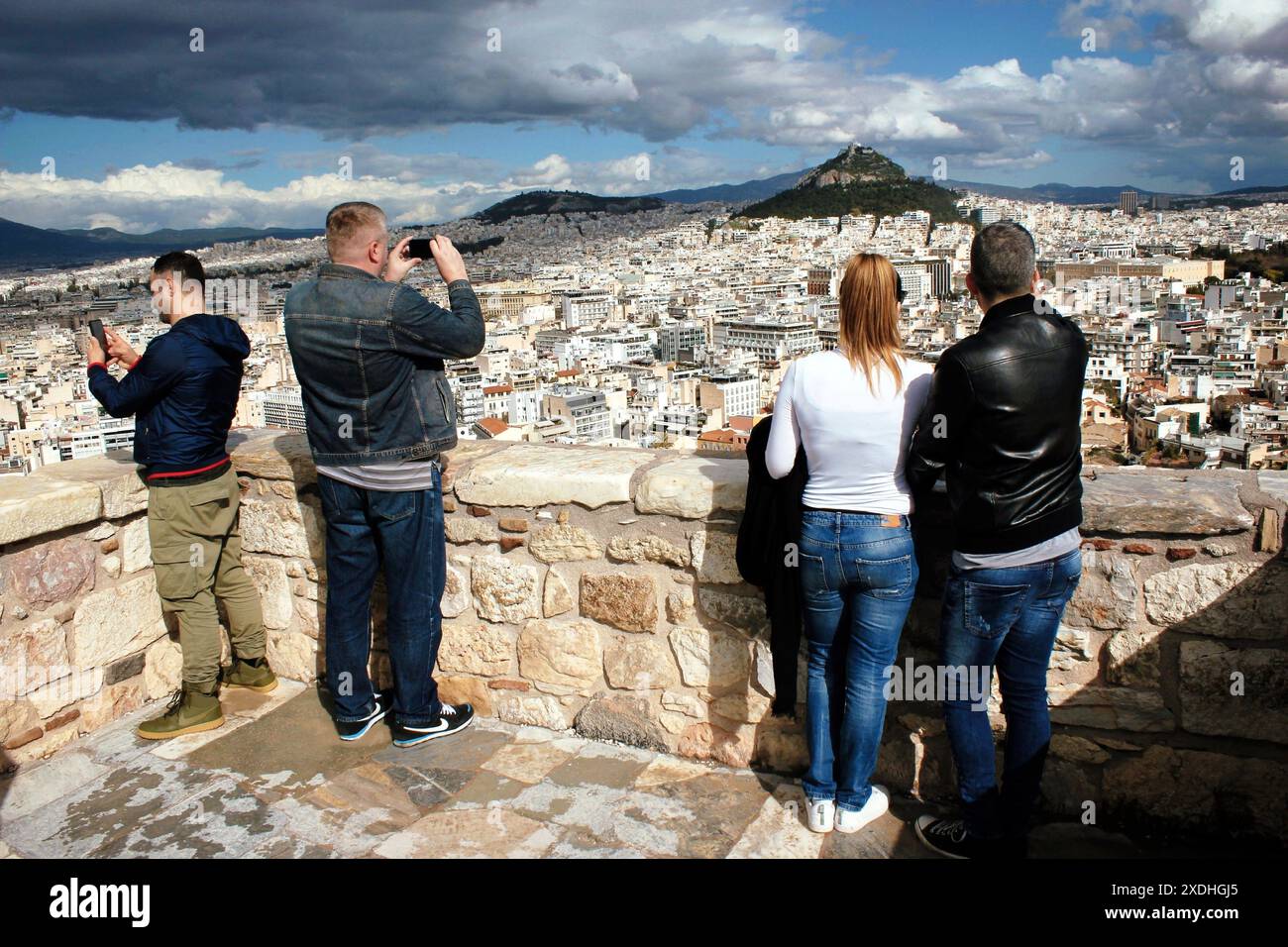 Aussichtspunkt auf der Akropolis - Athen, Griechenland, 5. Februar 2020. Stockfoto