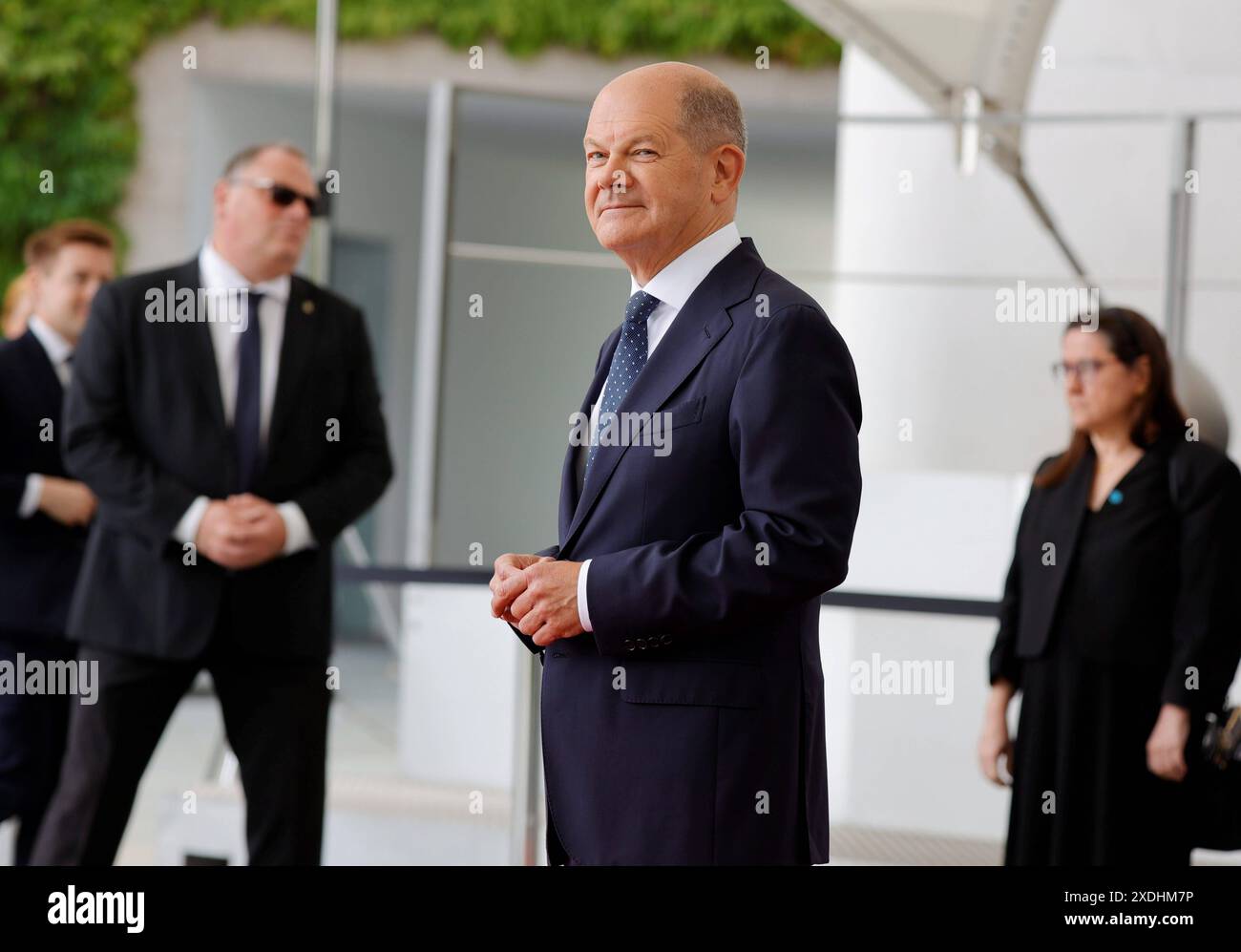 Bundeskanzler Olaf Scholz, Deutschland, Berlin, Bundeskanzleramt, Begrüßung des Präsidenten der Argentinischen Republik, Javier Milei *** Bundeskanzler Olaf Scholz, Deutschland, Berlin, Bundeskanzleramt begrüßt den Präsidenten der Argentinischen Republik, Javier Milei Stockfoto