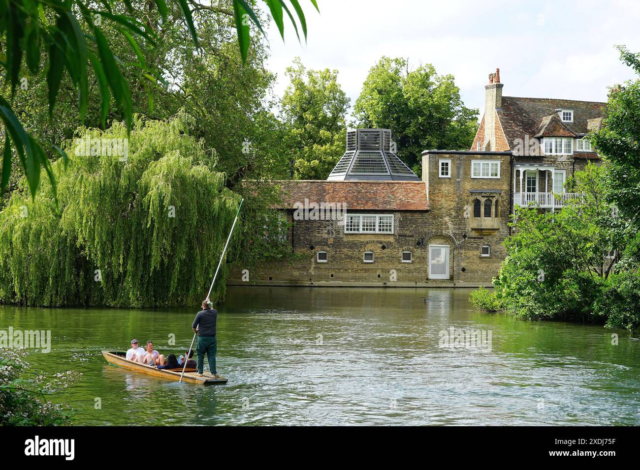 Auf der Cam in der Nähe des Old Granary, Darwin College, Cambridge Stockfoto