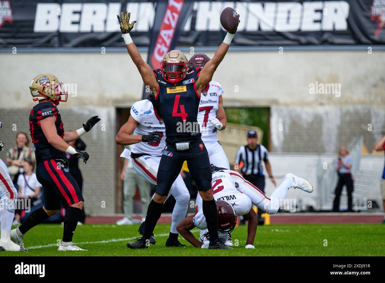 Aaron Jackson (Berlin Thunder, #04) jubelt nach Touch Down, GER, Berlin Thunder vs. Rhein Fire, American Football, Saison 2024, European League of Football, elf, Woche 5, 23.06.2024, Foto: Eibner-Pressefoto/ Claudius Rauch Stockfoto