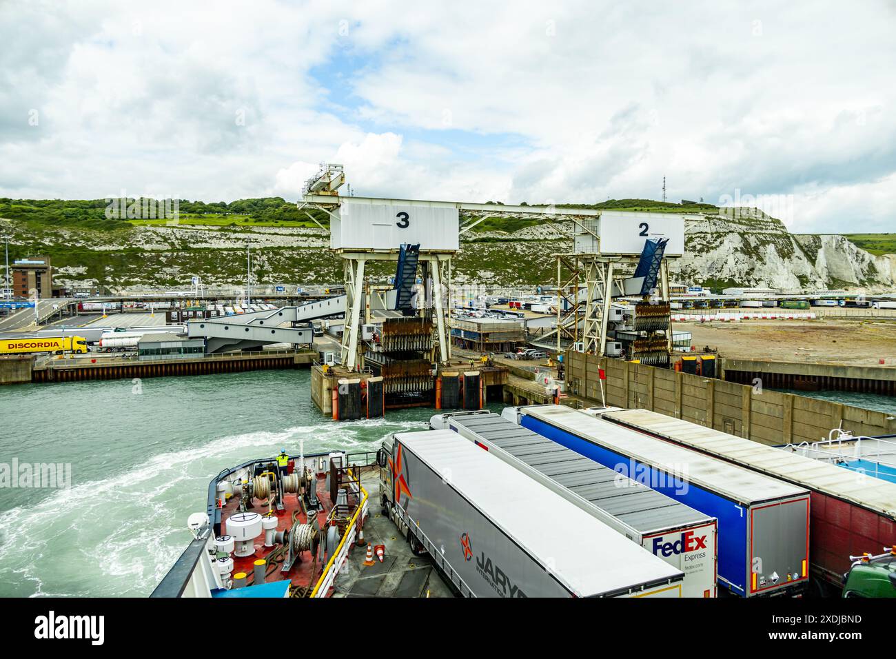 Fährüberfahrt über den Ärmelkanal von der französischen Küste in Dünkirchen zur englischen Küste in Dover - Frankreich - Vereinigtes Königreich Stockfoto