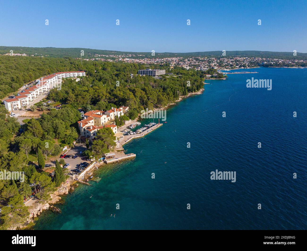 Luftaufnahme der Küste bei Malinska auf der Insel Krk, Kroatien Stockfoto