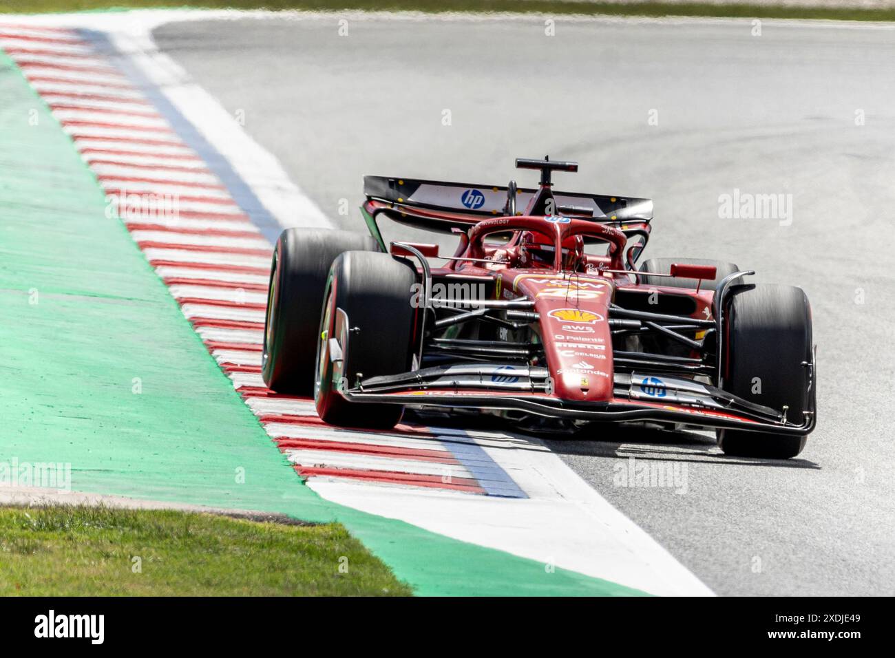 Circuit de Barcelona-Catalunya, Barcelona, Spanien. Juni 2024. Formel 1 großer Preis von Spanien 2023; Renntag; Charles Leclerc von der Scuderia Ferrari fährt den SF24 während des Rennens auf der Strecke Credit: Action Plus Sports/Alamy Live News Stockfoto