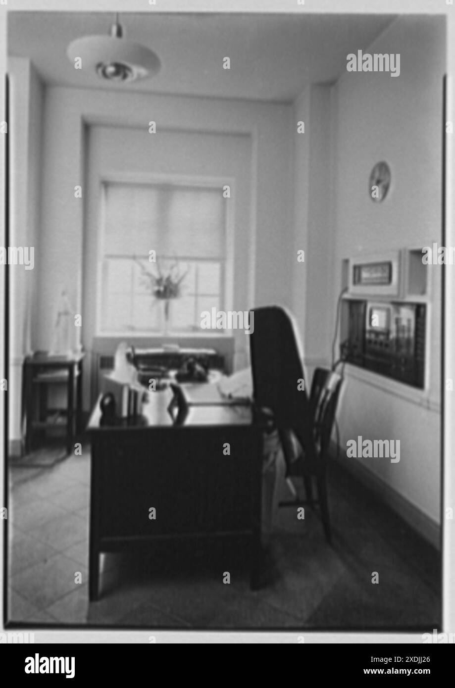 St. Helena's Church and School, Benedict and Olmstead Aves., Bronx, New York. Büro des Direktors. Gottscho-Schleisner Kollektion Stockfoto