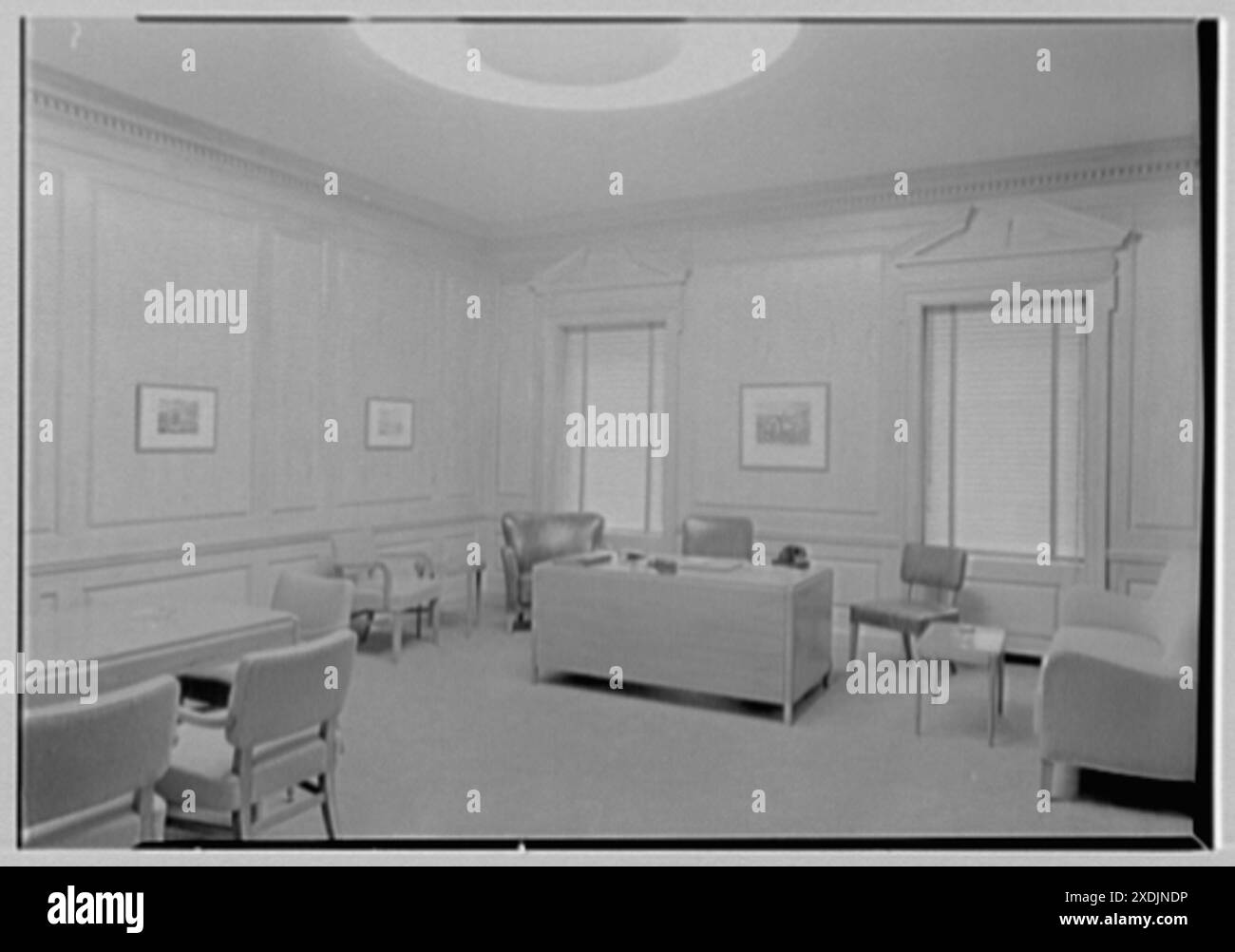 Johnson & Johnson, Executive Offices, New Brunswick, New Jersey. Büro-Nr. 4, zum Schreibtisch. Gottscho-Schleisner Kollektion Stockfoto