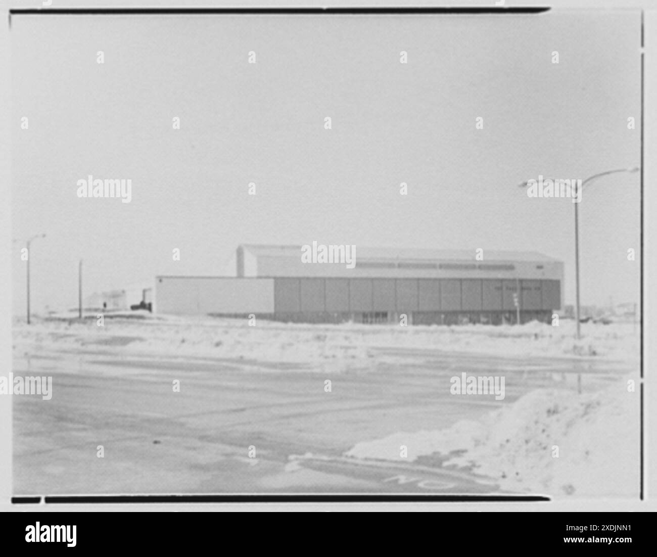 Halle Bros., Westgate. Außenansicht, allgemeine Sicht von Nordosten. Gottscho-Schleisner Kollektion Stockfoto