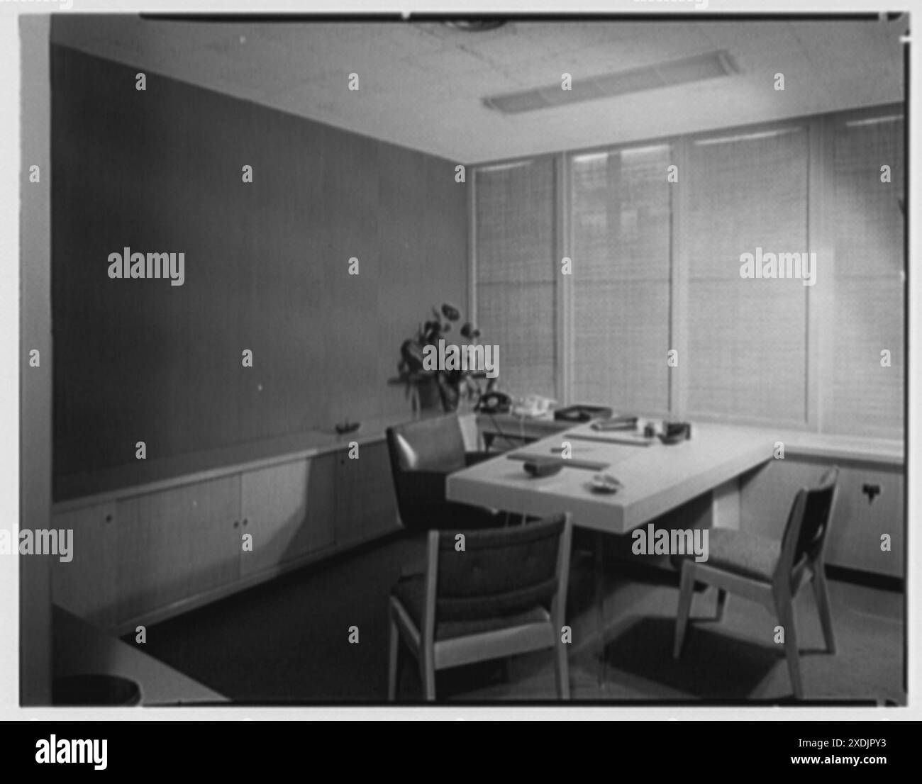 SAPT, Inc., 655 Madison Ave., New York City. Herr Wolf Jr.' Büro I. Gottscho-Schleisner Sammlung Stockfoto