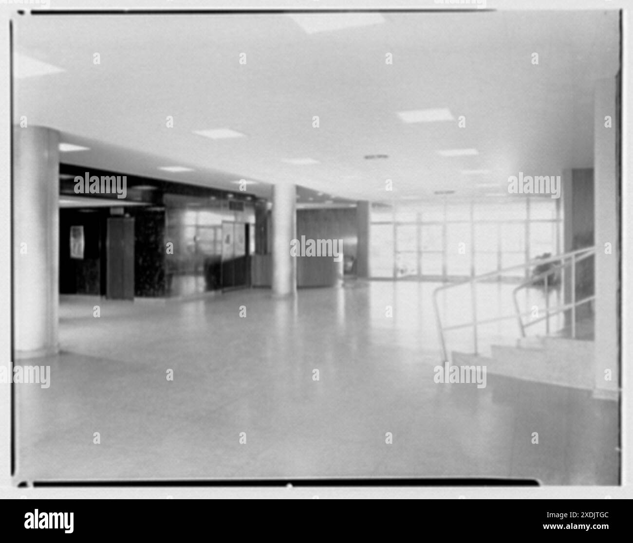 Esso-Gebäude, Baton Rouge, Louisiana. Foyer, zur Tür. Gottscho-Schleisner Kollektion Stockfoto