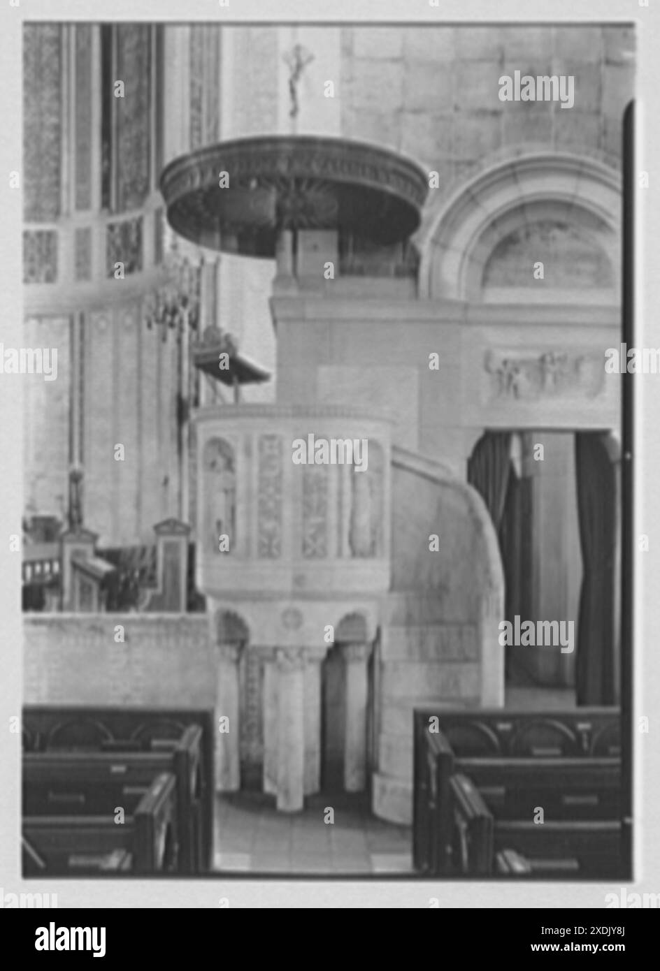 St. Bartholomew's Church, 50th St. und Park Ave., New York City. Kanzel. Gottscho-Schleisner Kollektion Stockfoto