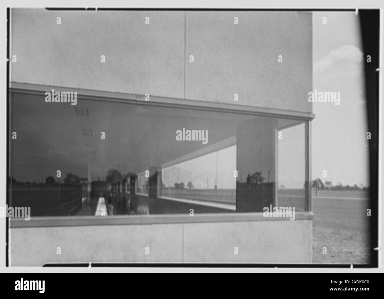 Johnson & Johnson, Ligature Laboratories, New Brunswick, New Jersey. Eckfenster. Gottscho-Schleisner Kollektion Stockfoto