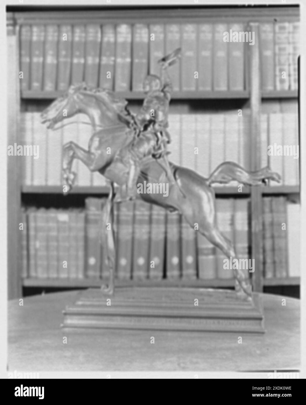 Sagamore Hill, Theodore Roosevelt House. Rough Rider Statue von Theodore Roosevelt. Gottscho-Schleisner Kollektion Stockfoto