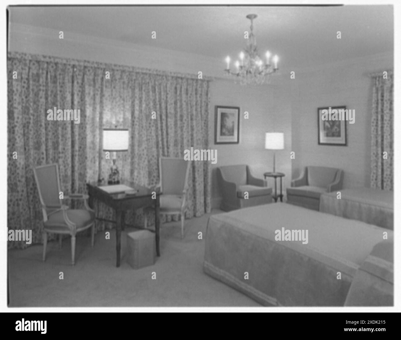 Essex House, Penthouse-Wohnung. Beigefarbenes Schlafzimmer. Gottscho-Schleisner Kollektion Stockfoto