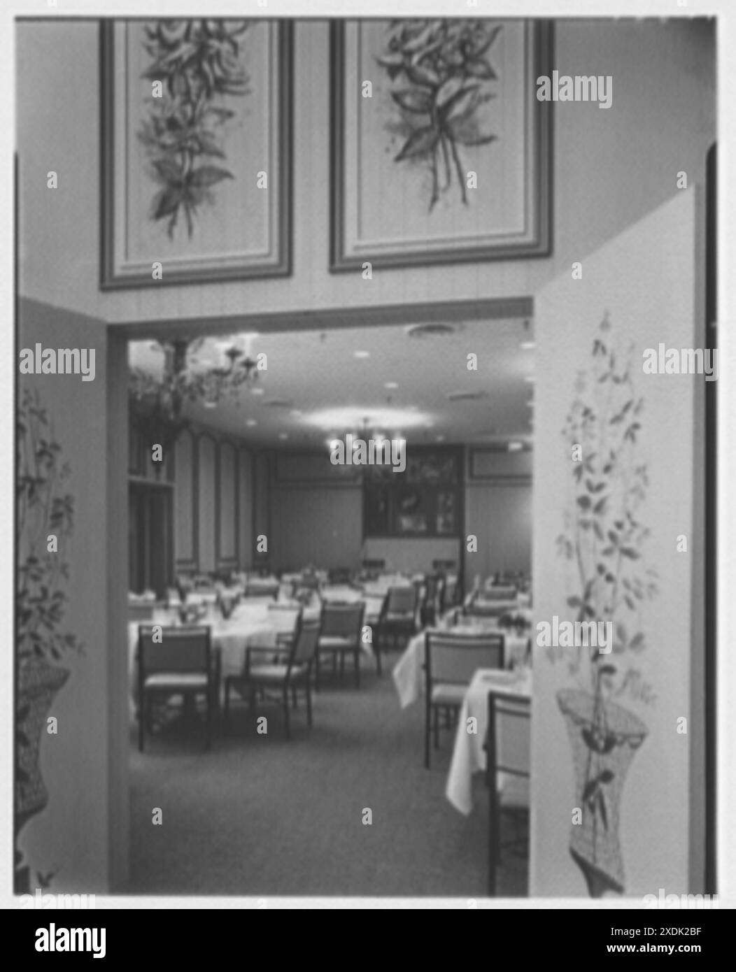 Terrace Restaurant, Fred Harvey Corp., Capital Ct., Milwaukee, Wisconsin. Allgemeine Aussicht, Speisesaal. Gottscho-Schleisner Kollektion Stockfoto