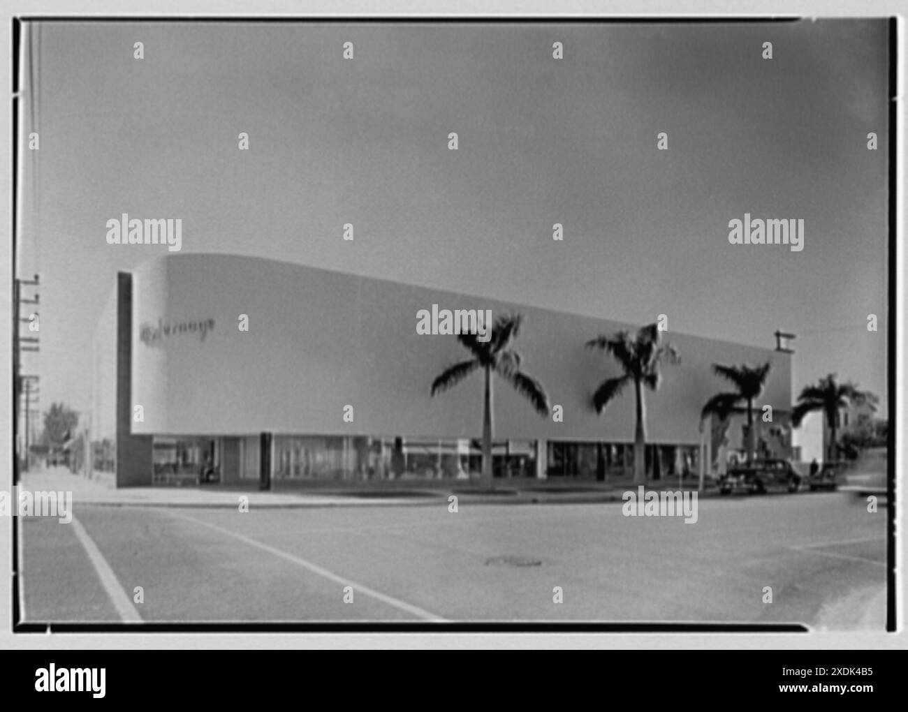 Modernage, Business in Lincoln and Alton Rd., Miami Beach, Florida. Nordfassade, General. Gottscho-Schleisner Kollektion Stockfoto