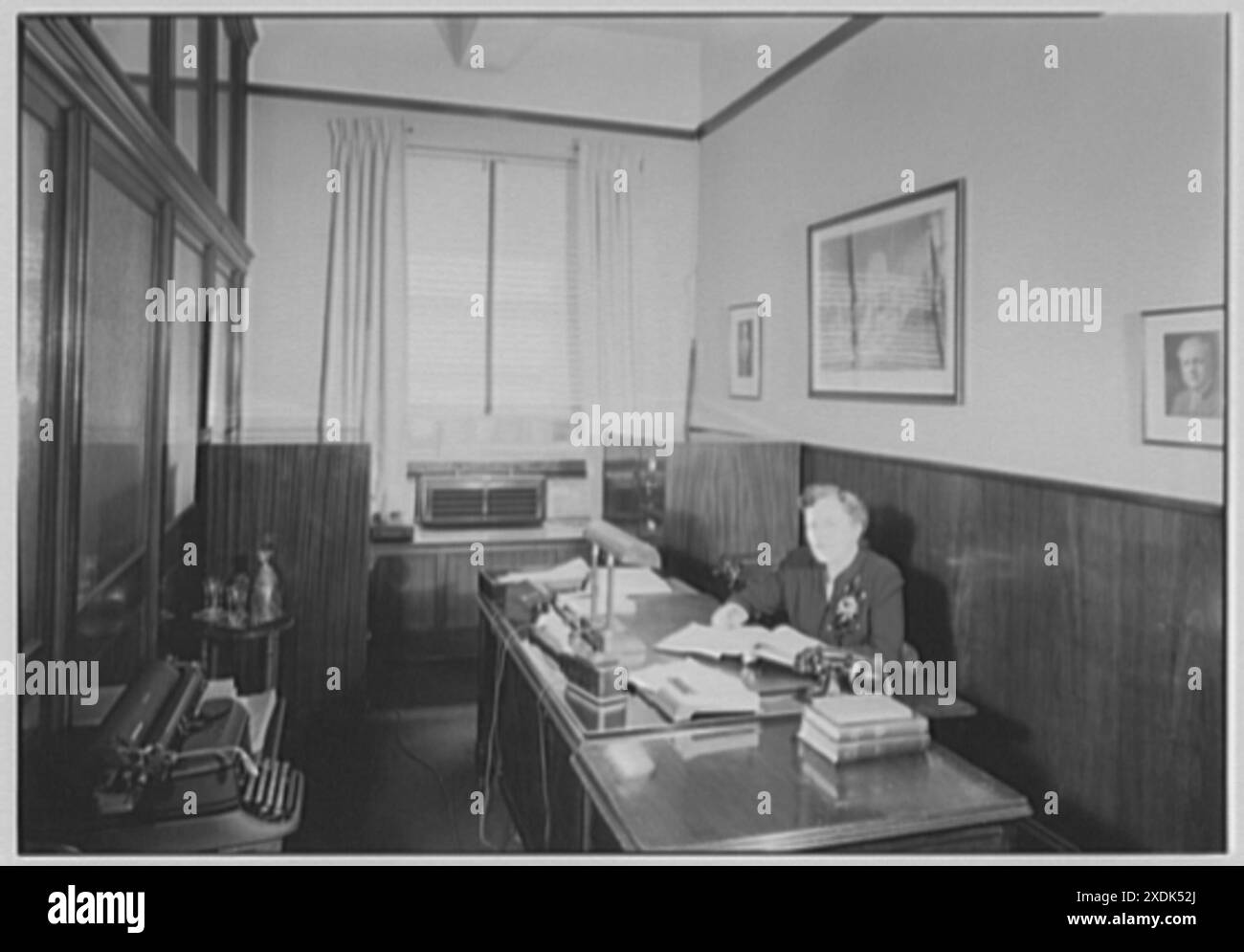 Sperry & Hutchinson Co., 114 5th Ave., New York City. Sekretärin von Beineckes. Gottscho-Schleisner Kollektion Stockfoto