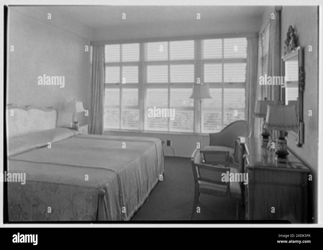 Albion Hotel, Lincoln Rd., Miami Beach, Florida. Penthouse-Schlafzimmer. Gottscho-Schleisner Kollektion Stockfoto