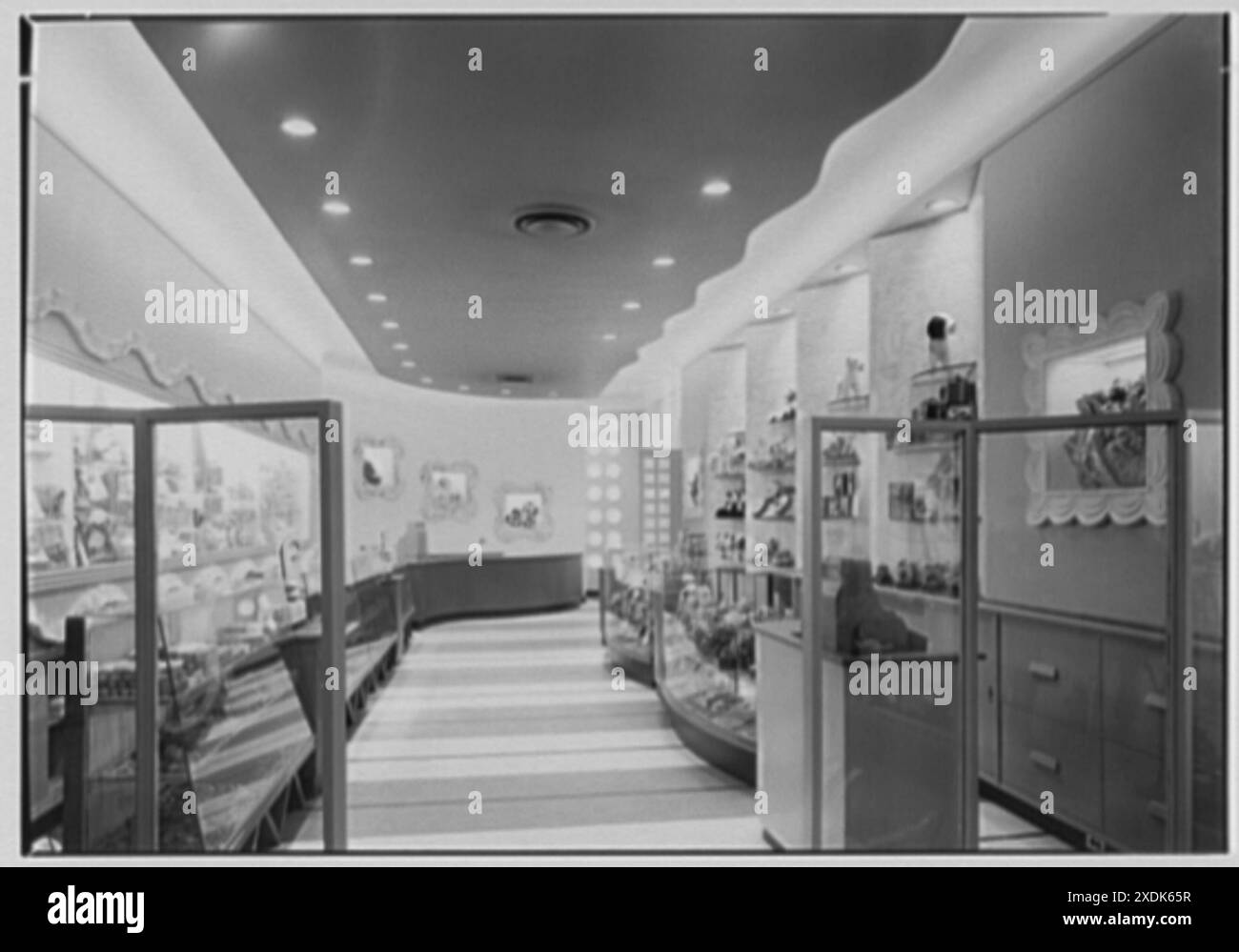 Lucy Lynne, geschäftlich in der 63rd St., Rego Park. Innenraum II. Sammlung Gottscho-Schleisner Stockfoto