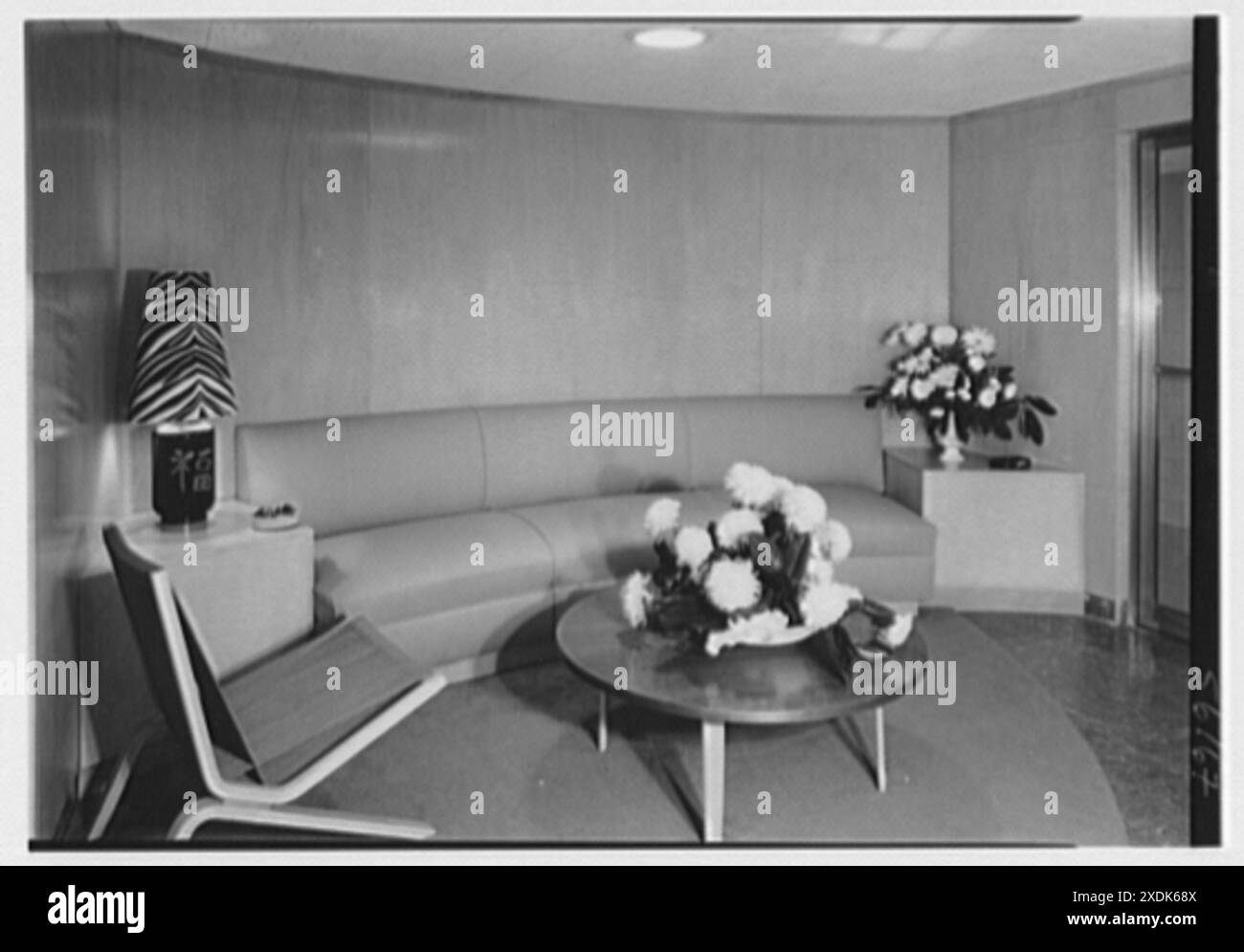 Johnson & Johnson, Metuchen, New Jersey. Oberes Empfangsfoyer. Gottscho-Schleisner Kollektion Stockfoto