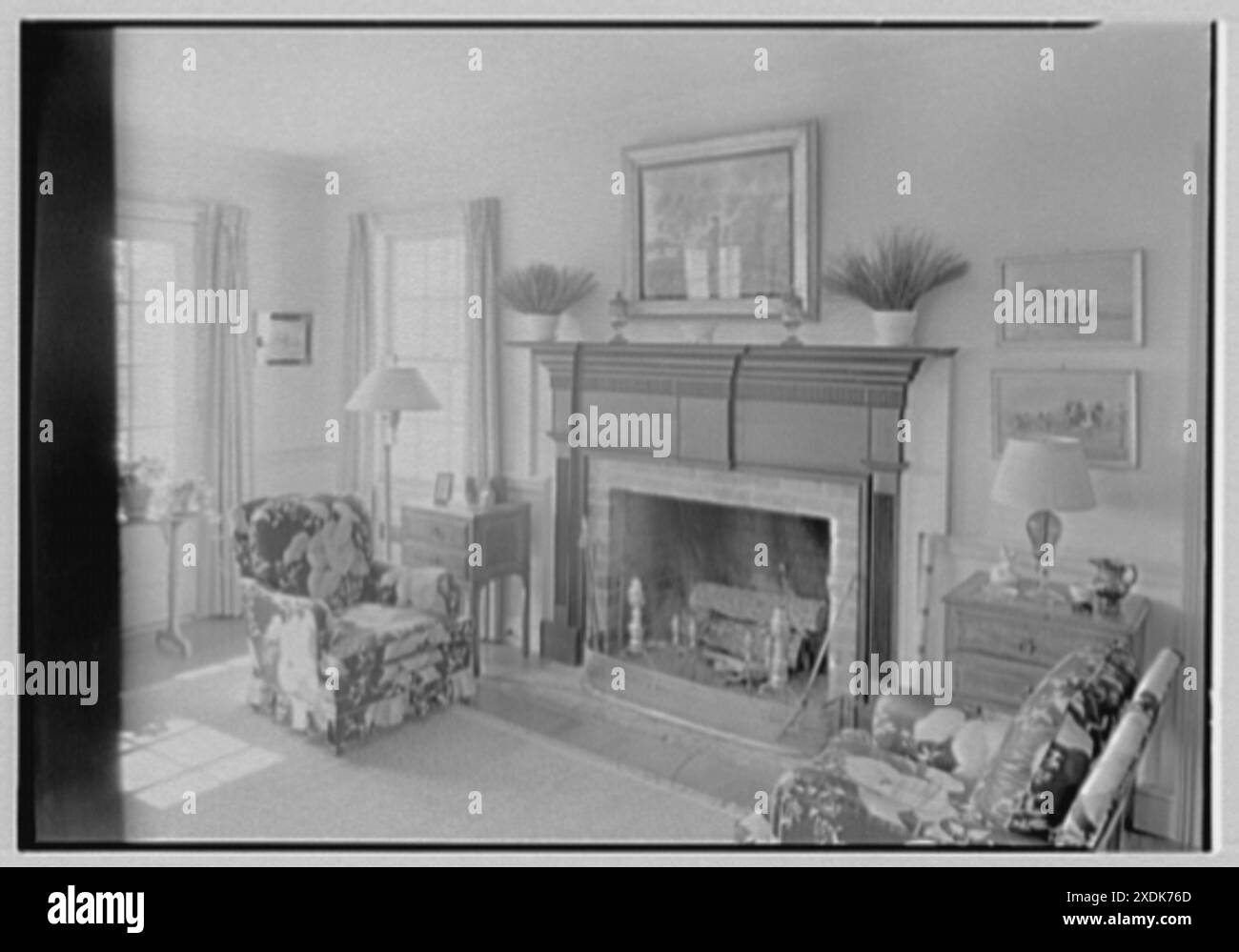 William H. Barnum, Wohnsitz in Southern Pines, North Carolina. Kamin im Wohnzimmer. Gottscho-Schleisner Kollektion Stockfoto