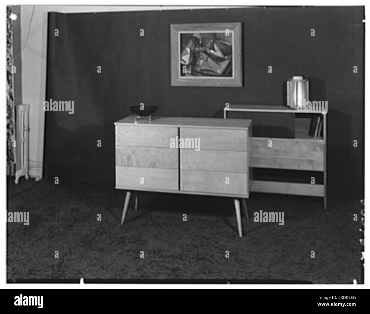 Berge-Norman Associates, Geschäftssitz 45 E. 28th St., New York City. Kasten mit sechs Schubladen. Gottscho-Schleisner Kollektion Stockfoto