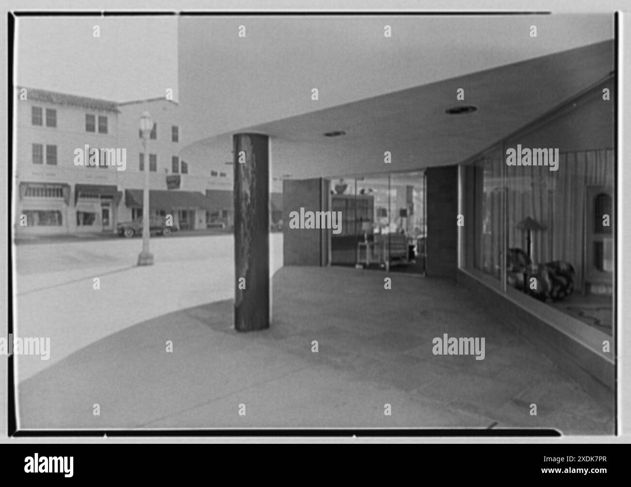 Modernage, Business in Lincoln and Alton Rd., Miami Beach, Florida. Eingang. Gottscho-Schleisner Kollektion Stockfoto