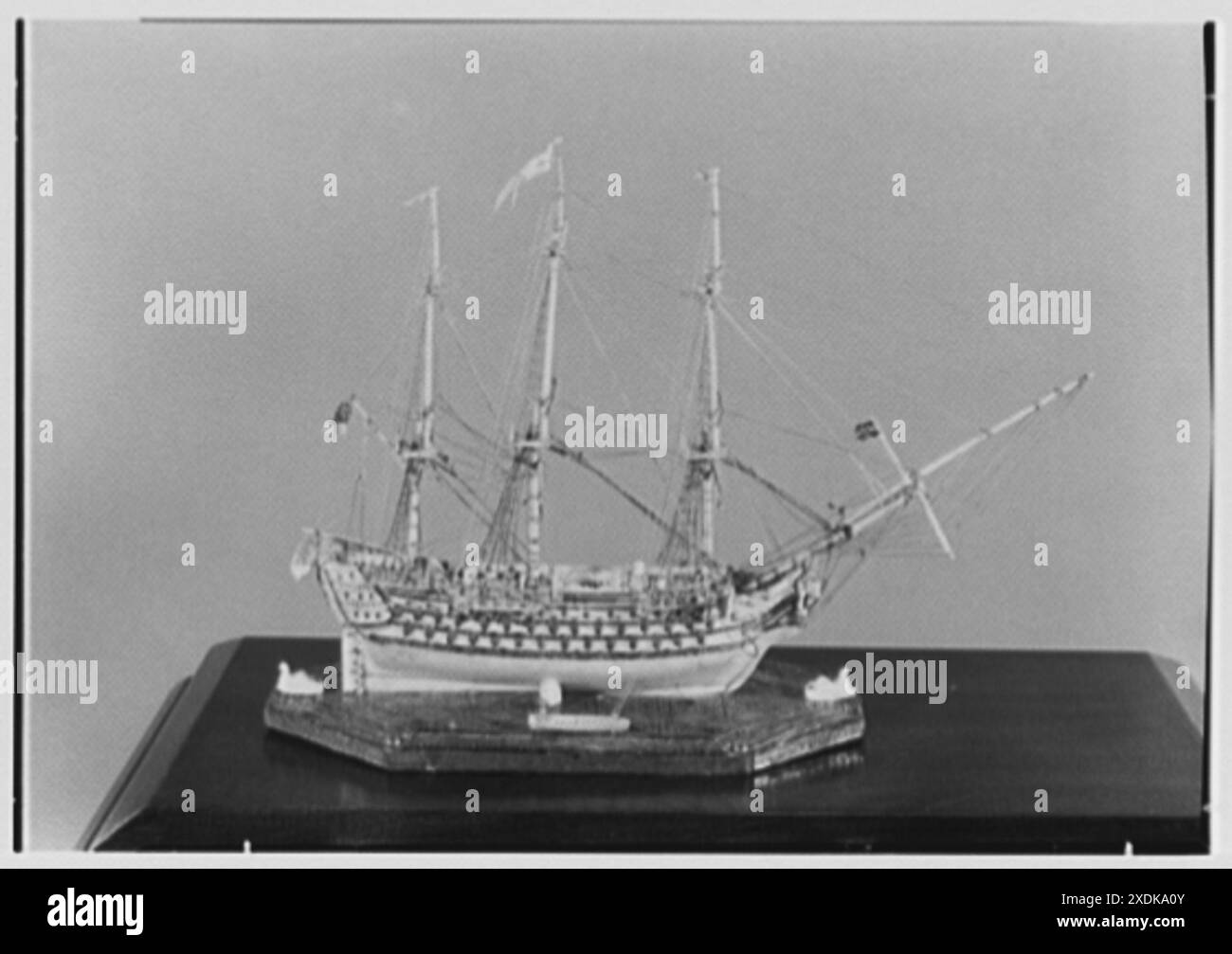 Seamen's Bank for Saving Ship Models, 74 Wall St., New York City. Knochenmodell in Mr. Michales Büro. Gottscho-Schleisner Kollektion Stockfoto