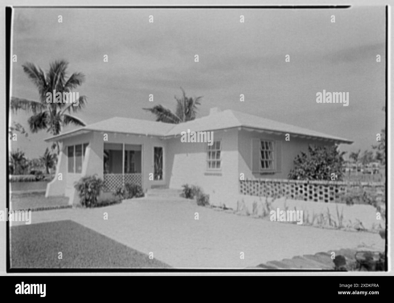 J. Edward Rowe, Wohnsitz in Fort Lauderdale, Florida. Gästehaus, Außenansicht. Gottscho-Schleisner Kollektion Stockfoto
