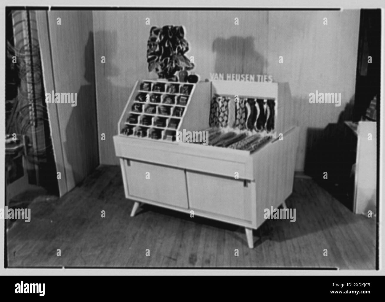 Phillips-Jones für Van Heusen. Ladeneinbauten XXII. Gottscho-Schleisner Kollektion Stockfoto