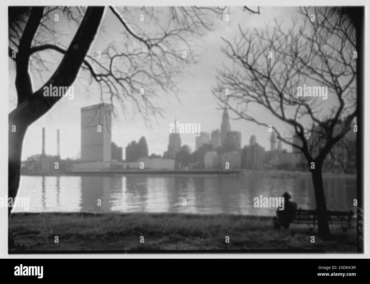 Blick auf New York City. Midtown ab Welfare Island II, 16:00 Uhr. Gottscho-Schleisner Kollektion Stockfoto