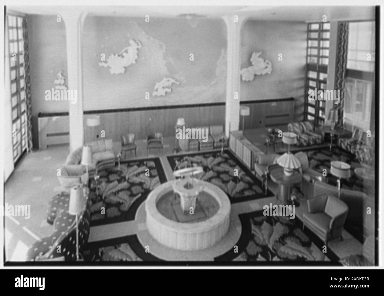 Albion Hotel, Lincoln Rd., Miami Beach, Florida. Lobby, unten vom Zwischengeschoss I. Gottscho-Schleisner Collection Stockfoto