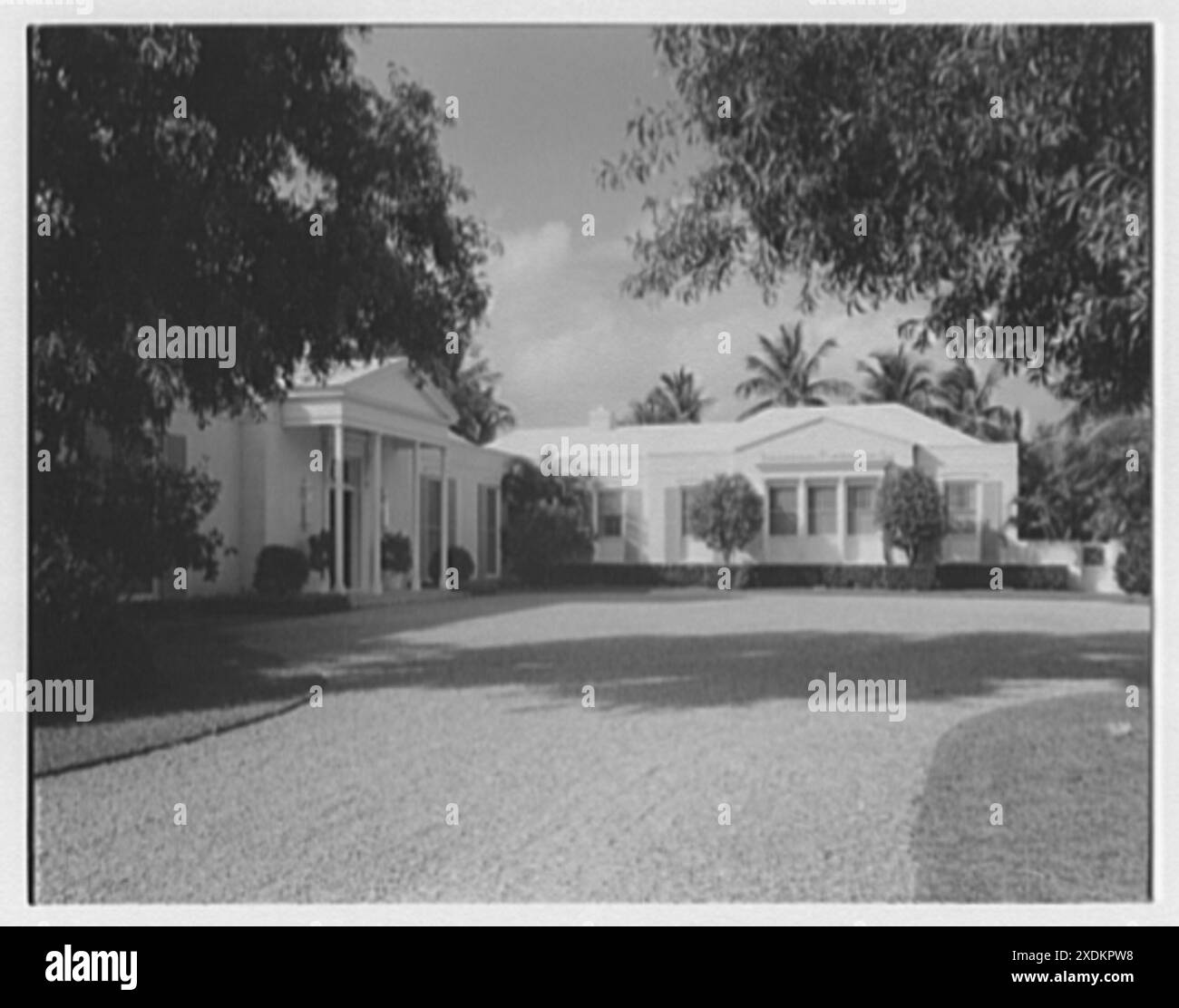 Dr. und Mrs. Leon Levy, Residenz 1409 S. Ocean Blvd., Palm Beach. Eingangsbereich. Gottscho-Schleisner Kollektion Stockfoto