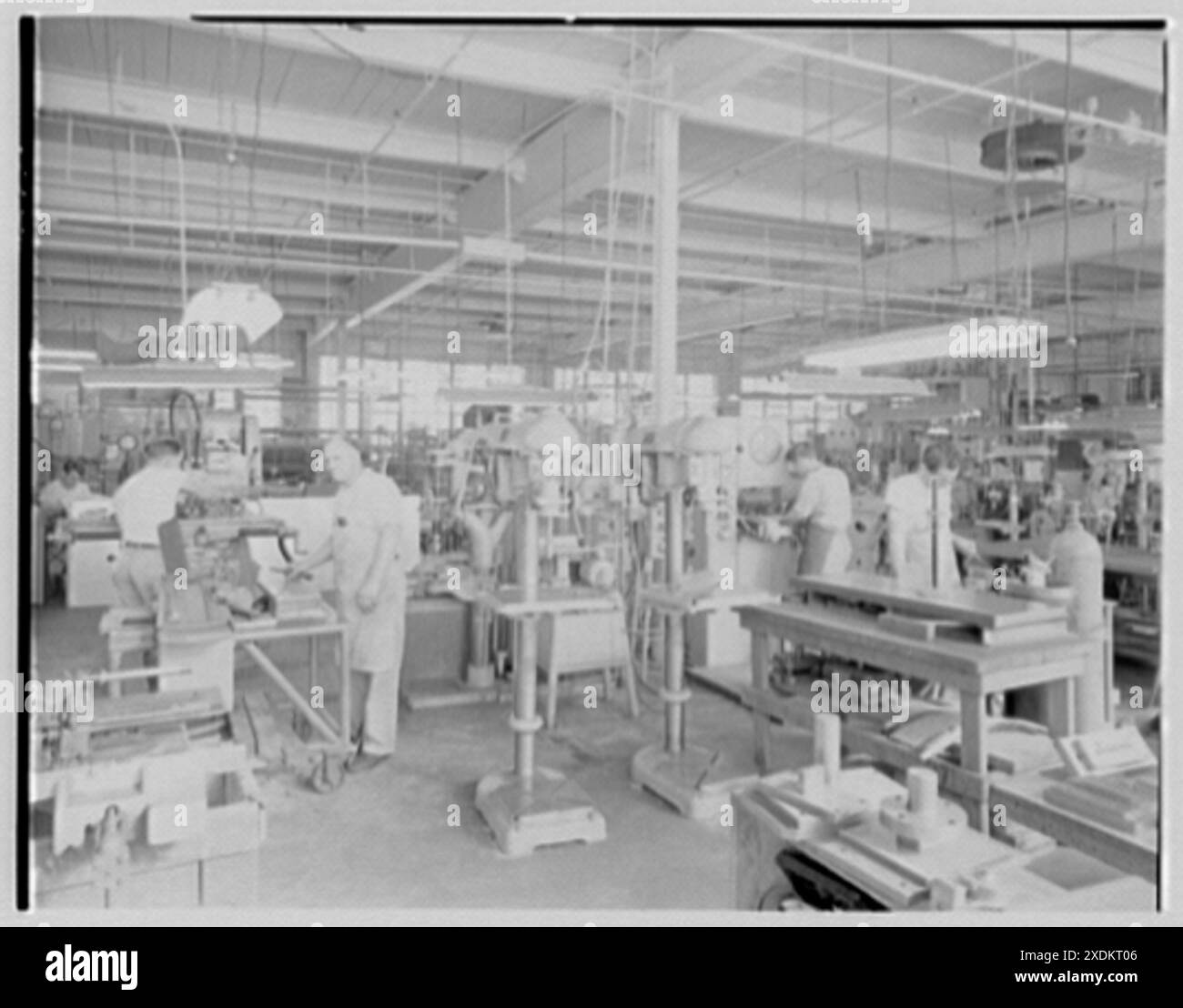 R.E.F., Jericho Turnpike, Mineola, Long Island. Maschinenwerkstatt. Gottscho-Schleisner Kollektion Stockfoto