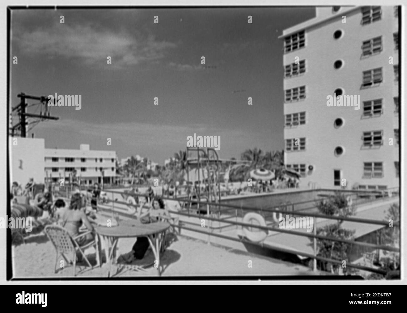 Albion Hotel, Lincoln Rd., Miami Beach, Florida. Sandstrand und Hotel II. Gottscho-Schleisner Collection Stockfoto