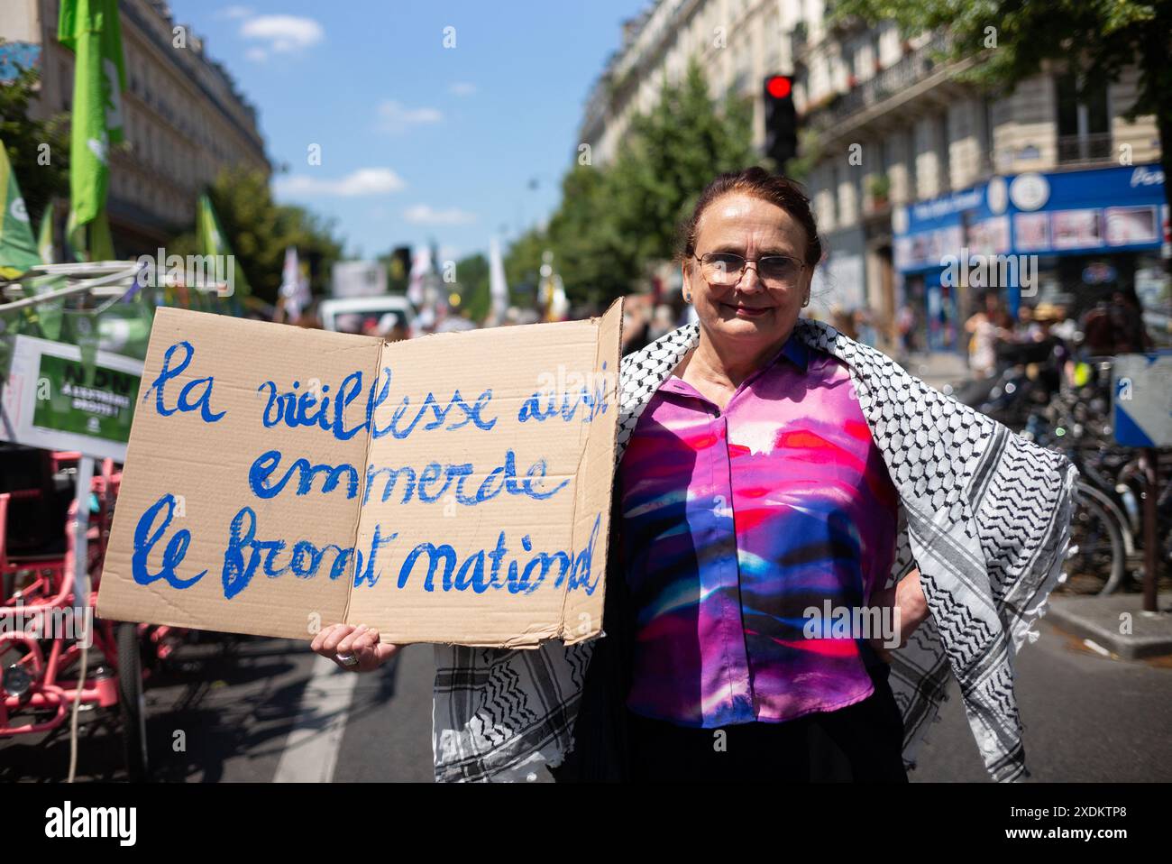 Paris, Frankreich. Juni 2024. Demonstrationen und Aufrufe zur Blockierung der extremen Rechten. Nach der unverantwortlichen Auflösung der Nationalversammlung ist die Möglichkeit, dass die extreme Rechte an die Macht kommt, jetzt sehr real. Ihre vorrangige Obsession besteht darin, die Rechte und Freiheiten eines großen Teils der Bevölkerung zu untergraben: Frauen, rassisierte, behinderte Menschen, Trans- und LGBTQIA-Menschen, Migranten, Mädchen und Kinder in Paris Frankreich am 23. Juni 2024. Foto: Pierrick Villette/ABACAPRESS. COM Credit: Abaca Press/Alamy Live News Stockfoto