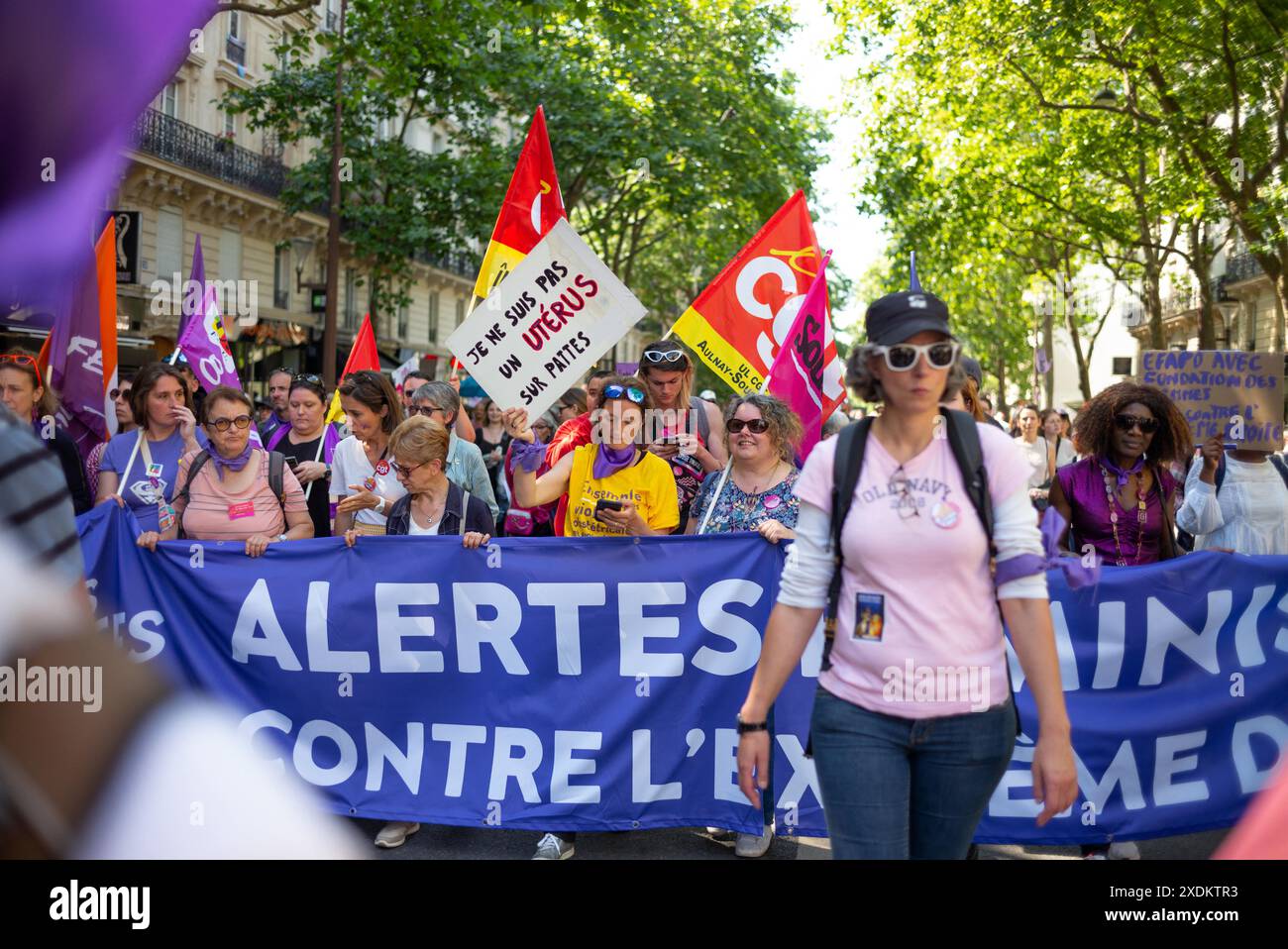Paris, Frankreich. Juni 2024. Demonstrationen und Aufrufe zur Blockierung der extremen Rechten. Nach der unverantwortlichen Auflösung der Nationalversammlung ist die Möglichkeit, dass die extreme Rechte an die Macht kommt, jetzt sehr real. Ihre vorrangige Obsession besteht darin, die Rechte und Freiheiten eines großen Teils der Bevölkerung zu untergraben: Frauen, rassisierte, behinderte Menschen, Trans- und LGBTQIA-Menschen, Migranten, Mädchen und Kinder in Paris Frankreich am 23. Juni 2024. Foto: Pierrick Villette/ABACAPRESS. COM Credit: Abaca Press/Alamy Live News Stockfoto