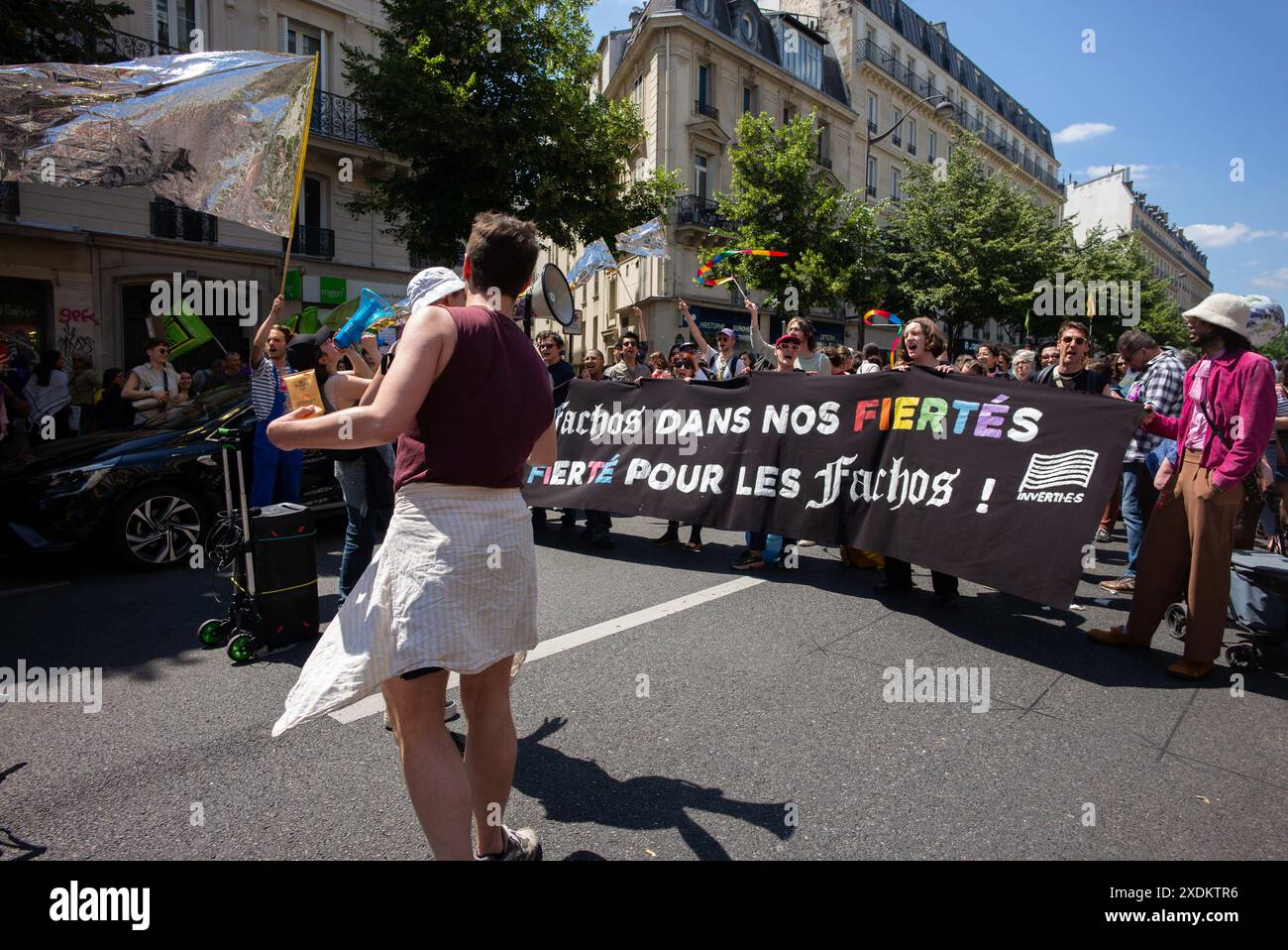 Paris, Frankreich. Juni 2024. Demonstrationen und Aufrufe zur Blockierung der extremen Rechten. Nach der unverantwortlichen Auflösung der Nationalversammlung ist die Möglichkeit, dass die extreme Rechte an die Macht kommt, jetzt sehr real. Ihre vorrangige Obsession besteht darin, die Rechte und Freiheiten eines großen Teils der Bevölkerung zu untergraben: Frauen, rassisierte, behinderte Menschen, Trans- und LGBTQIA-Menschen, Migranten, Mädchen und Kinder in Paris Frankreich am 23. Juni 2024. Foto: Pierrick Villette/ABACAPRESS. COM Credit: Abaca Press/Alamy Live News Stockfoto