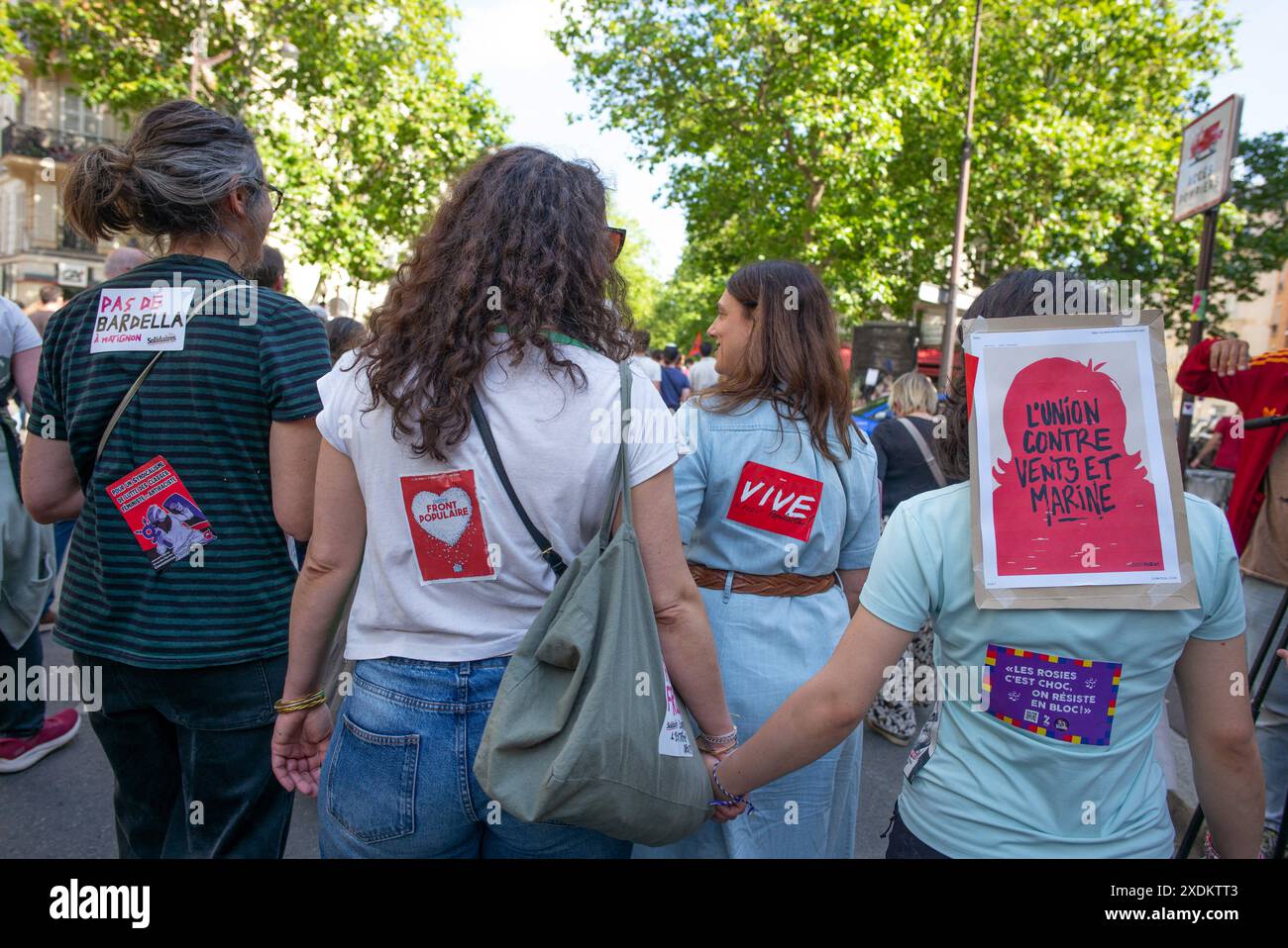 Paris, Frankreich. Juni 2024. Demonstrationen und Aufrufe zur Blockierung der extremen Rechten. Nach der unverantwortlichen Auflösung der Nationalversammlung ist die Möglichkeit, dass die extreme Rechte an die Macht kommt, jetzt sehr real. Ihre vorrangige Obsession besteht darin, die Rechte und Freiheiten eines großen Teils der Bevölkerung zu untergraben: Frauen, rassisierte, behinderte Menschen, Trans- und LGBTQIA-Menschen, Migranten, Mädchen und Kinder in Paris Frankreich am 23. Juni 2024. Foto: Pierrick Villette/ABACAPRESS. COM Credit: Abaca Press/Alamy Live News Stockfoto