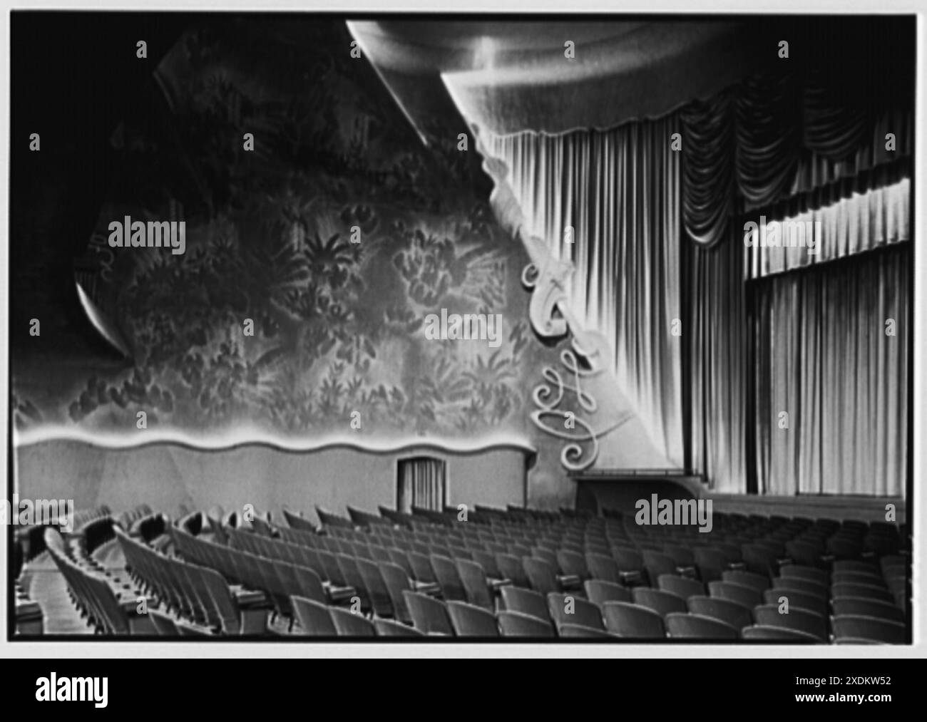 Beach Theatre, Lincoln Rd., Miami Beach, Florida. Auditorium, Seite II. Sammlung Gottscho-Schleisner Stockfoto