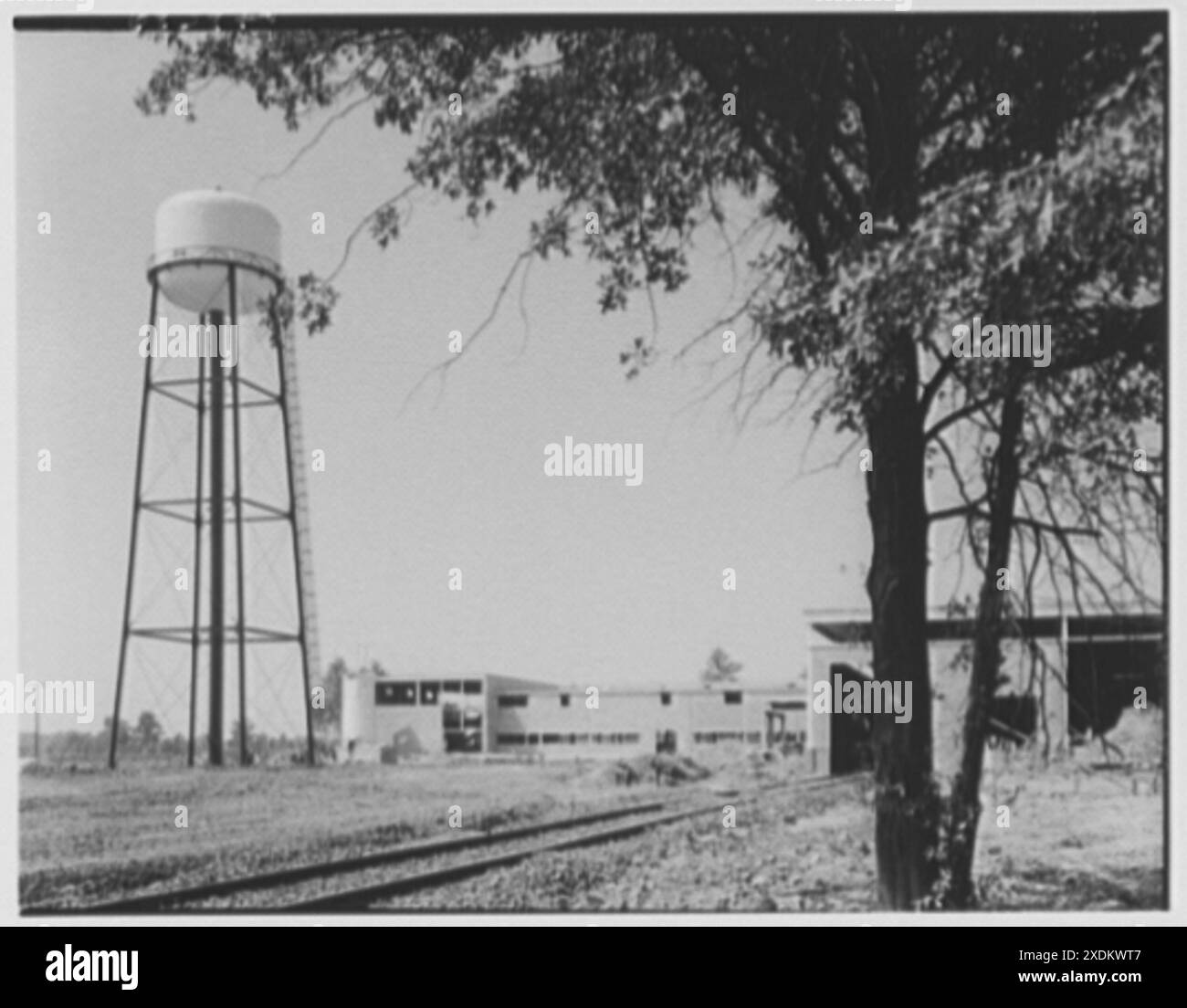 Johnson & Johnson, New Brunswick, New Jersey. Auf Turm und Schornstein. Gottscho-Schleisner Kollektion Stockfoto