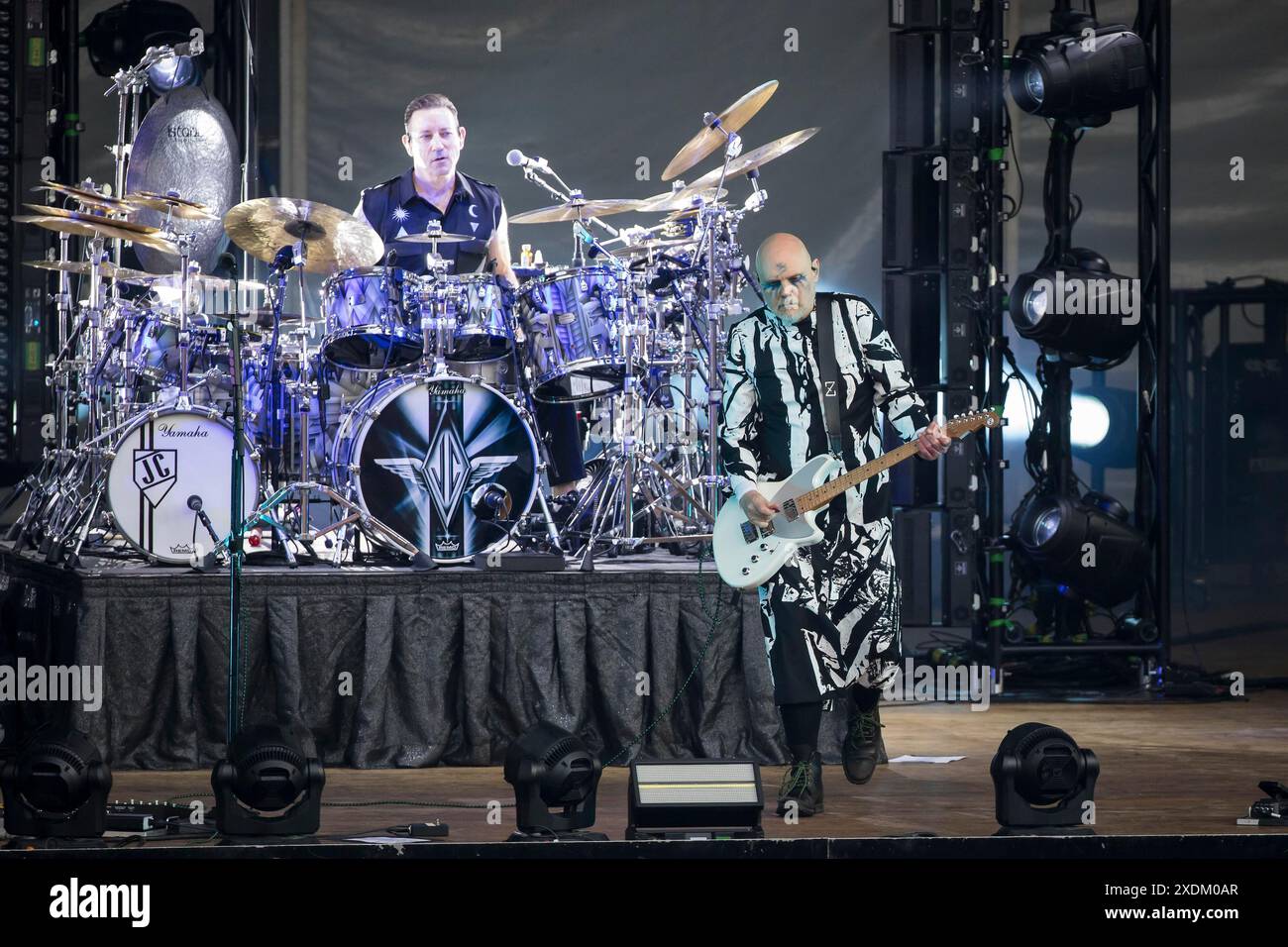 Jimmy Chamberlin (Schlagzeuger) und Billy Corgan (Sänger) von The Smashing Pumpkins Live on the World ist eine Vampire Tour im Parkhaus Wuhlheide in Stockfoto