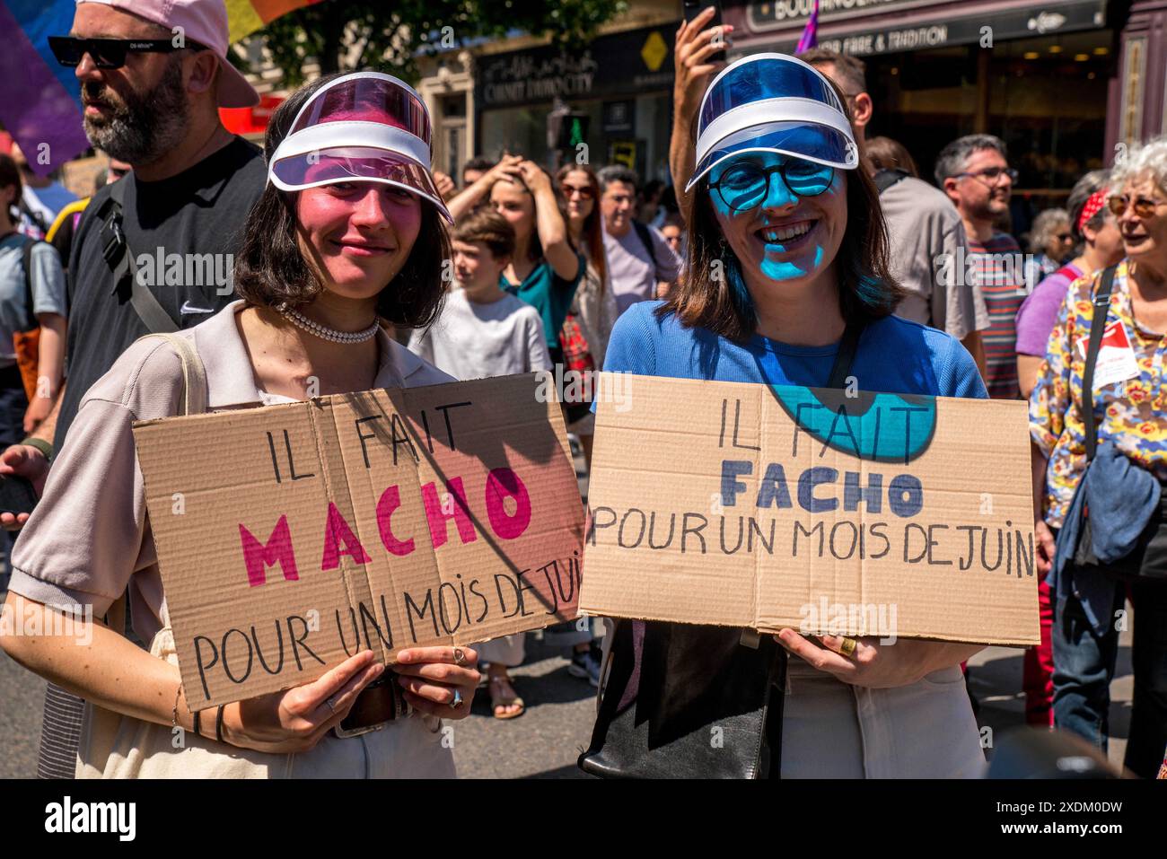 Paris, Frankreich. Juni 2024. Demonstrationen und Aufrufe zur Blockierung der extremen Rechten. Nach der unverantwortlichen Auflösung der Nationalversammlung ist die Möglichkeit, dass die extreme Rechte an die Macht kommt, jetzt sehr real. Ihre vorrangige Obsession besteht darin, die Rechte und Freiheiten eines großen Teils der Bevölkerung zu untergraben: Frauen, rassisierte, behinderte Menschen, Trans- und LGBTQIA-Menschen, Migranten, Mädchen und Kinder in Paris Frankreich am 23. Juni 2024. Foto: Denis Prezat/ABACAPRESS. COM Credit: Abaca Press/Alamy Live News Stockfoto